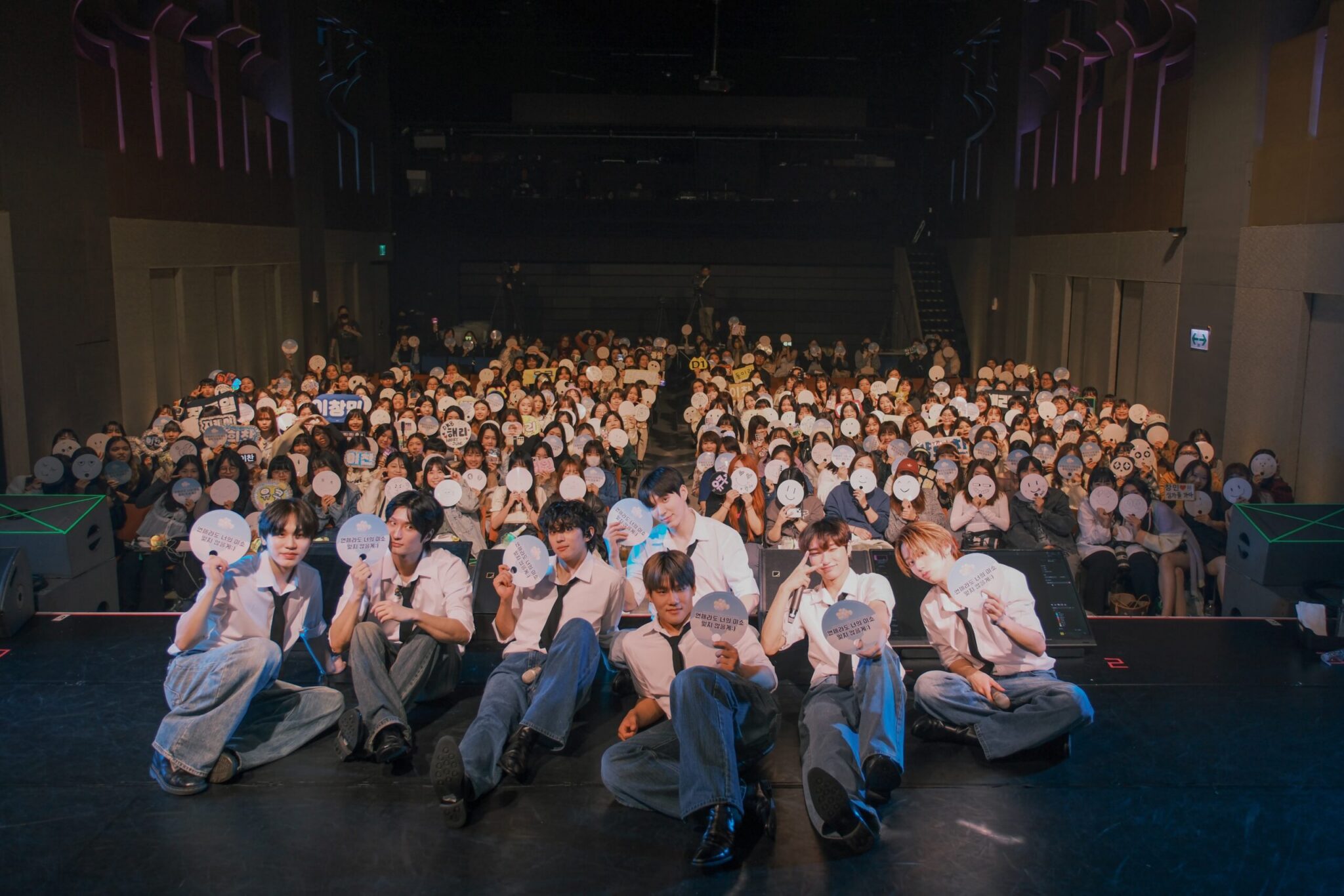 韓國嘻哈男團DKB再度來台 如願到九份看夜景 十分老街放天燈！