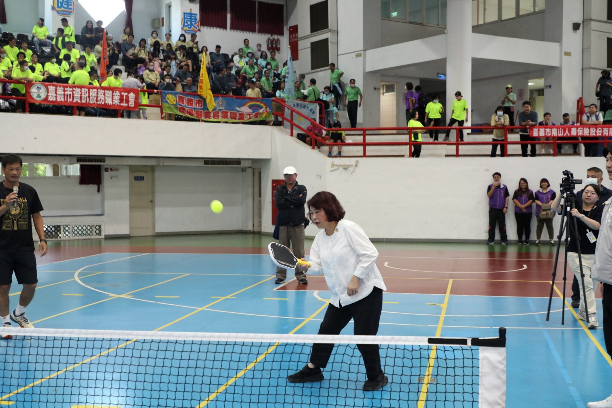嘉市勞工運動會700勞工同場較勁　黃敏惠體驗匹克球直呼太好玩！