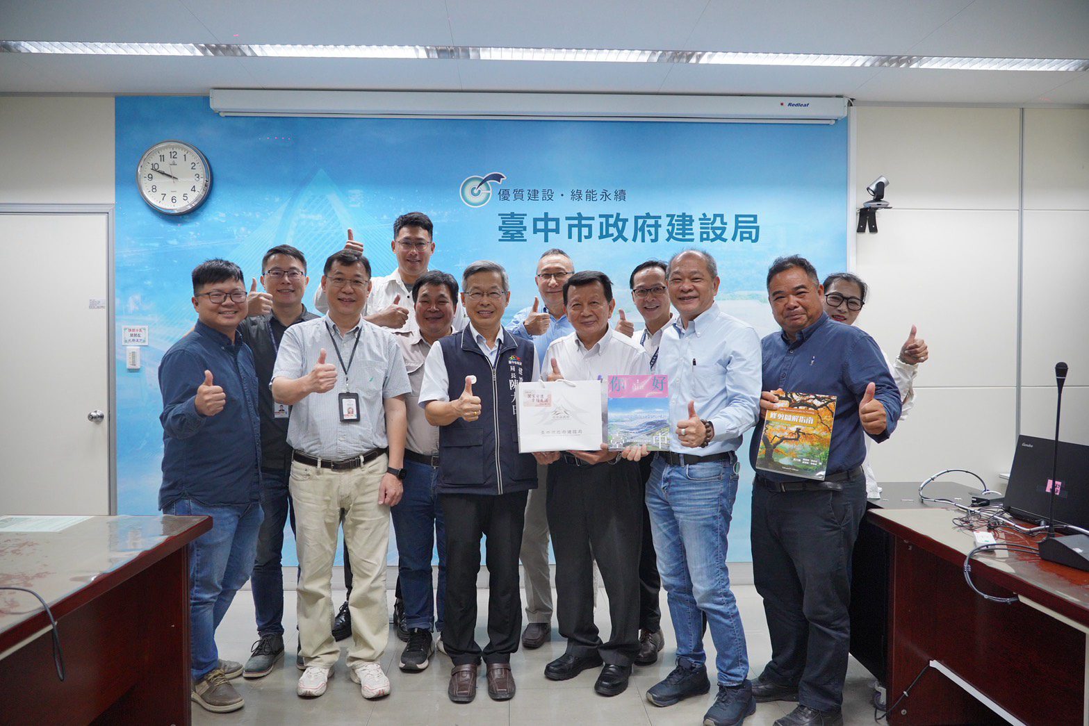 攜手產業界打造綠意城市　建設局與台中市種苗公會交流植栽新技術