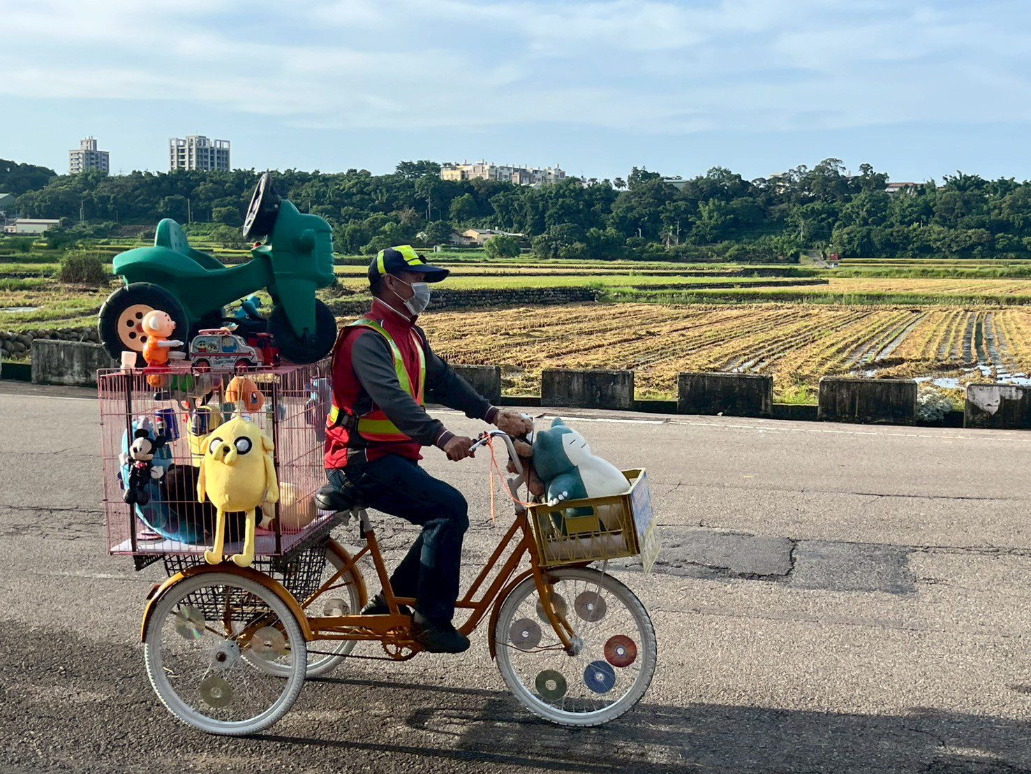 三輪車響起「有酒矸通賣無」！ 中市外埔區隊復古風潮推環保