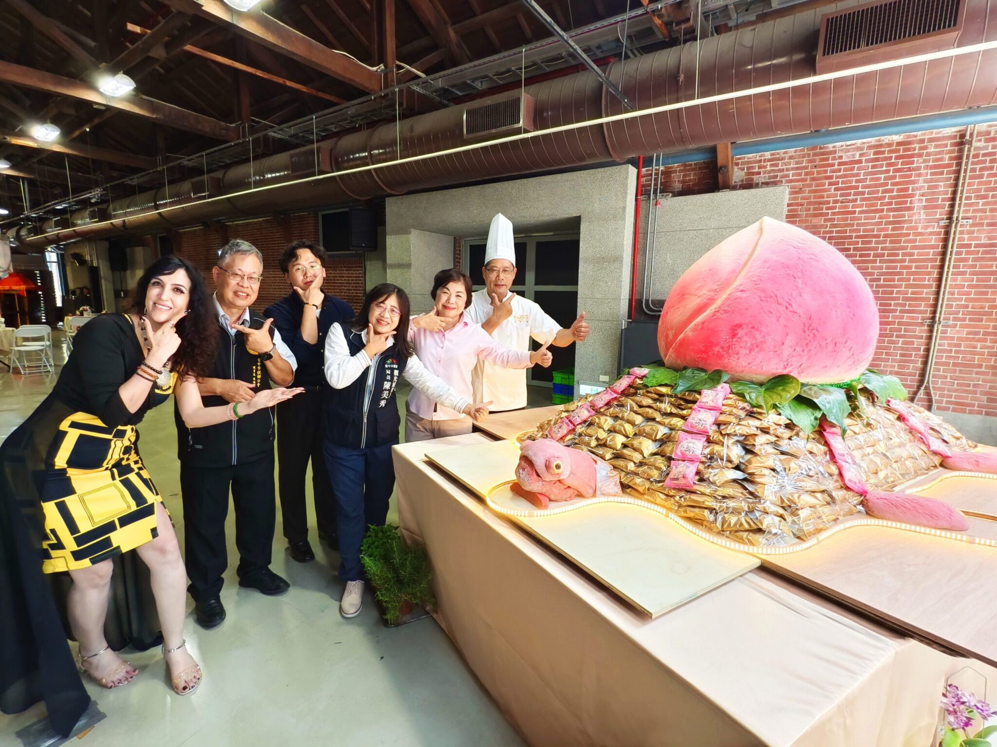 2025台中國際糕豐會登場 巨型太陽餅壽龜亮相 2025台中國際糕豐會登場 巨型太陽餅壽龜亮相