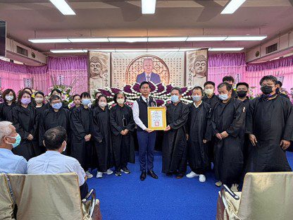 畢生深耕台中文史　盧市長頒贈褒揚狀追念陳炎正先生