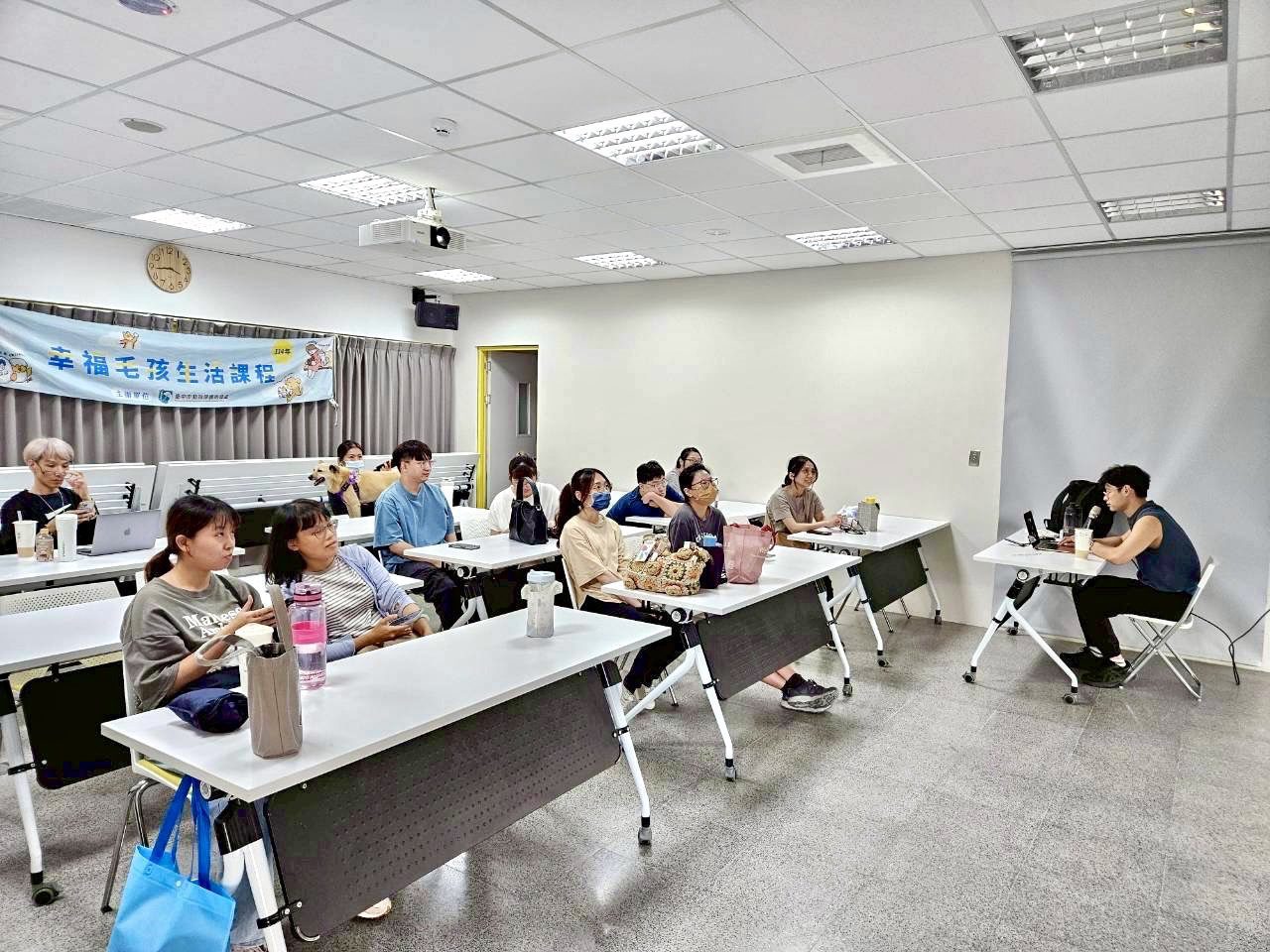 捕捉專屬毛孩網美時刻！ 毛孩攝影課動物之家后里園區開課