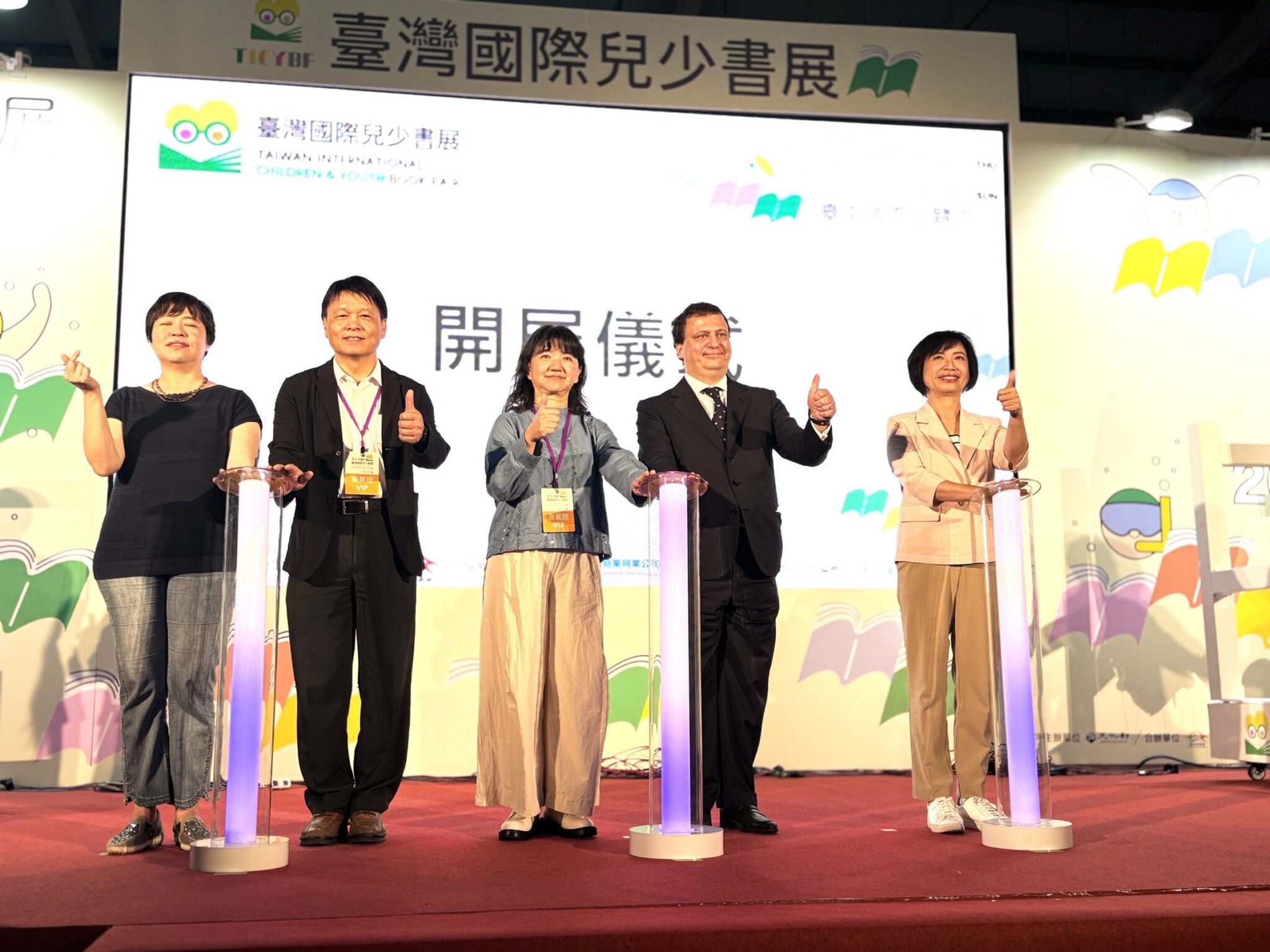 台灣國際兒少書展開幕首日參觀人潮湧現　台中館內互動裝置超吸睛