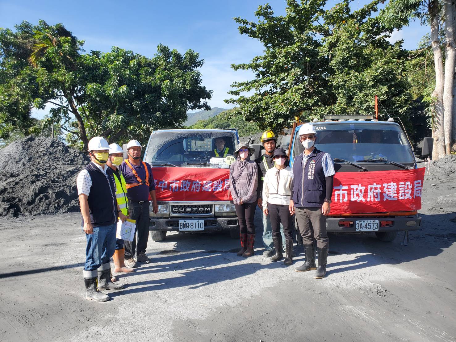 台中隊續馳援花蓮！　中市府救災團員舉家入志工「鏟子超人」行列 義舉當地民眾動容