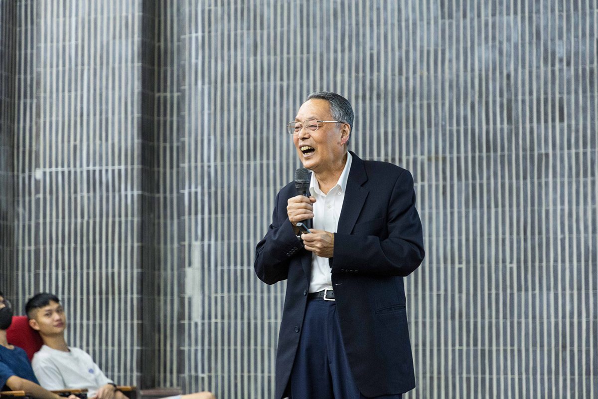 宏碁創辦人施振榮海大演講　勉勵學子不斷學習、勇於挑戰