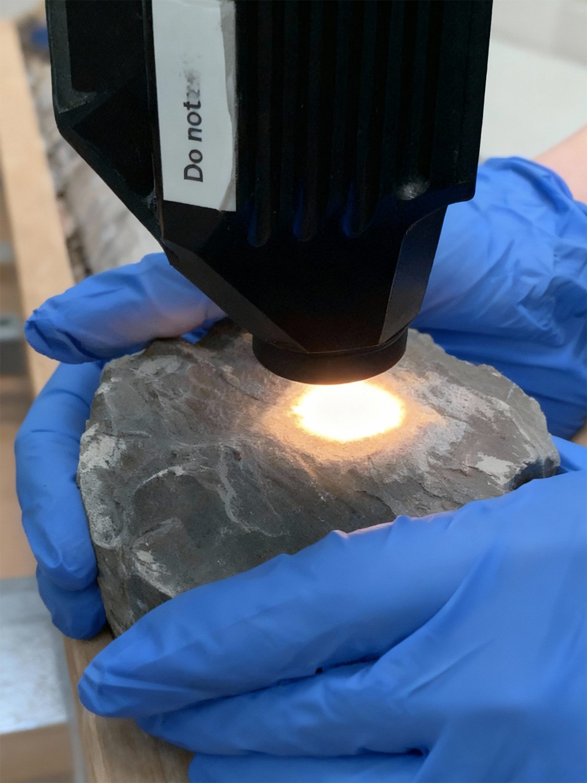 海大助理教授潘惠娟跨國團隊首創光譜取樣技術　解密16世紀沉船陶瓷故事