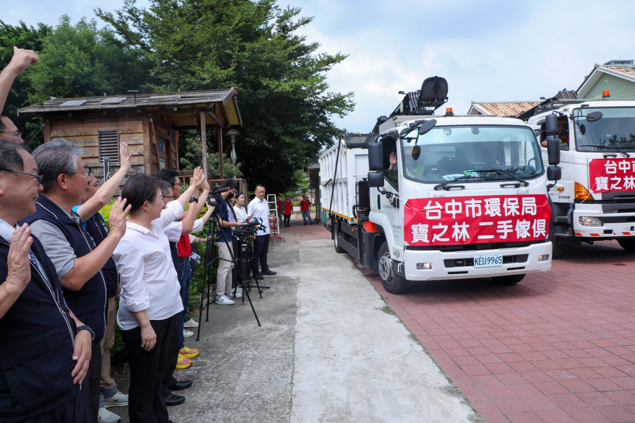 救災第四隊! 盧市長出動「家具超人」 台中再生家具馳援花蓮送暖 救災第四隊! 盧市長出動「家具超人」 台中再生家具馳援花蓮送暖