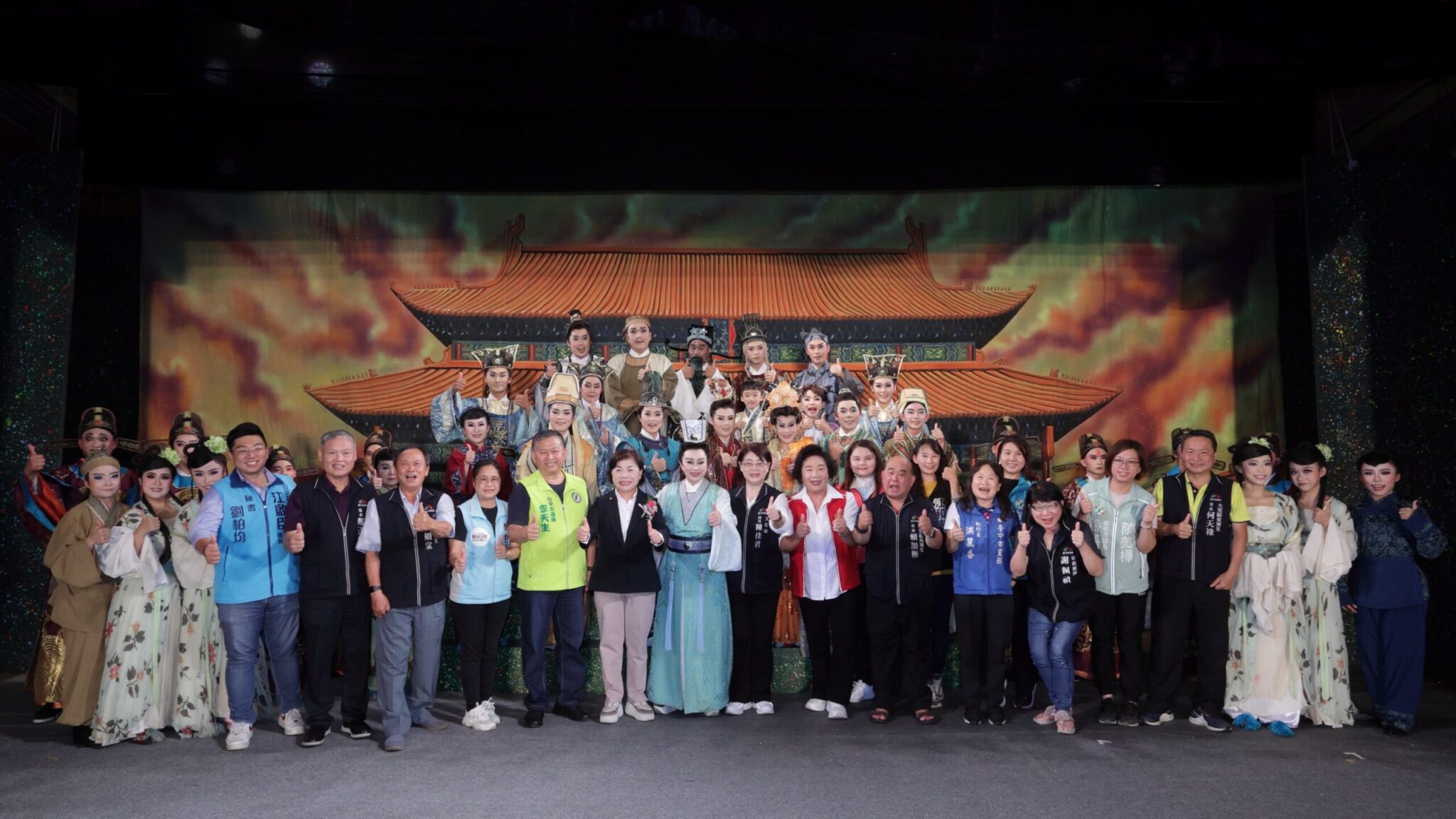 《曹國舅》吸引近5000人共度雙十節！　「台中傳藝巡演」明華園總團大里精彩演出