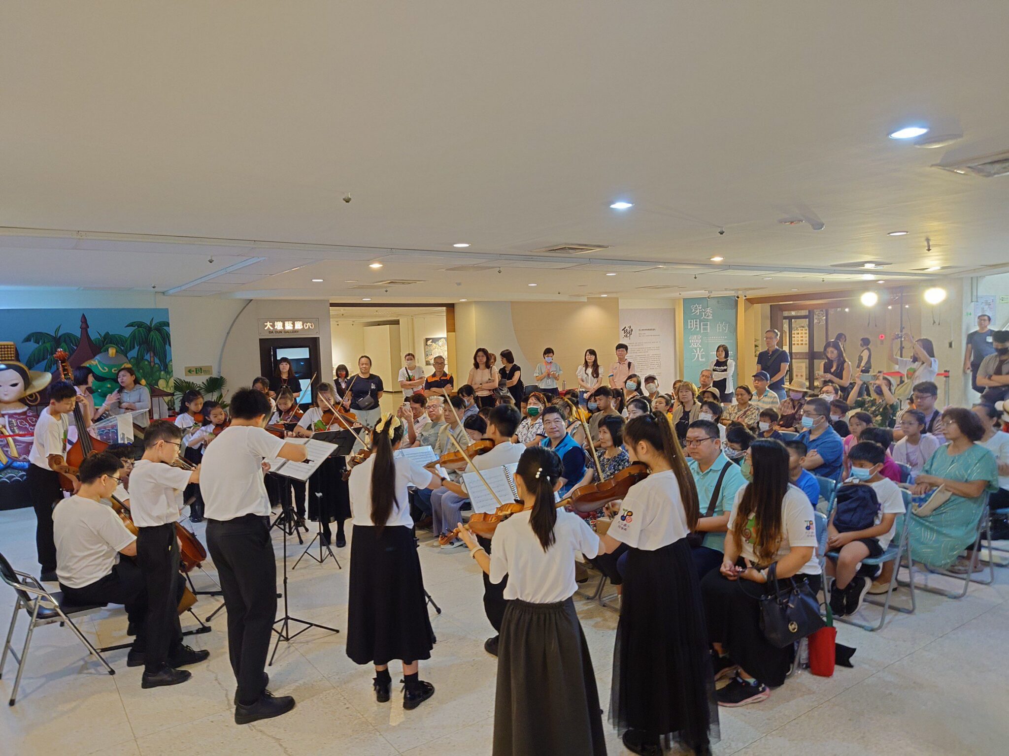 以泥土與植物作畫　吳玳瑩《歸》鄉攜手中市太平學童實踐永續藝術