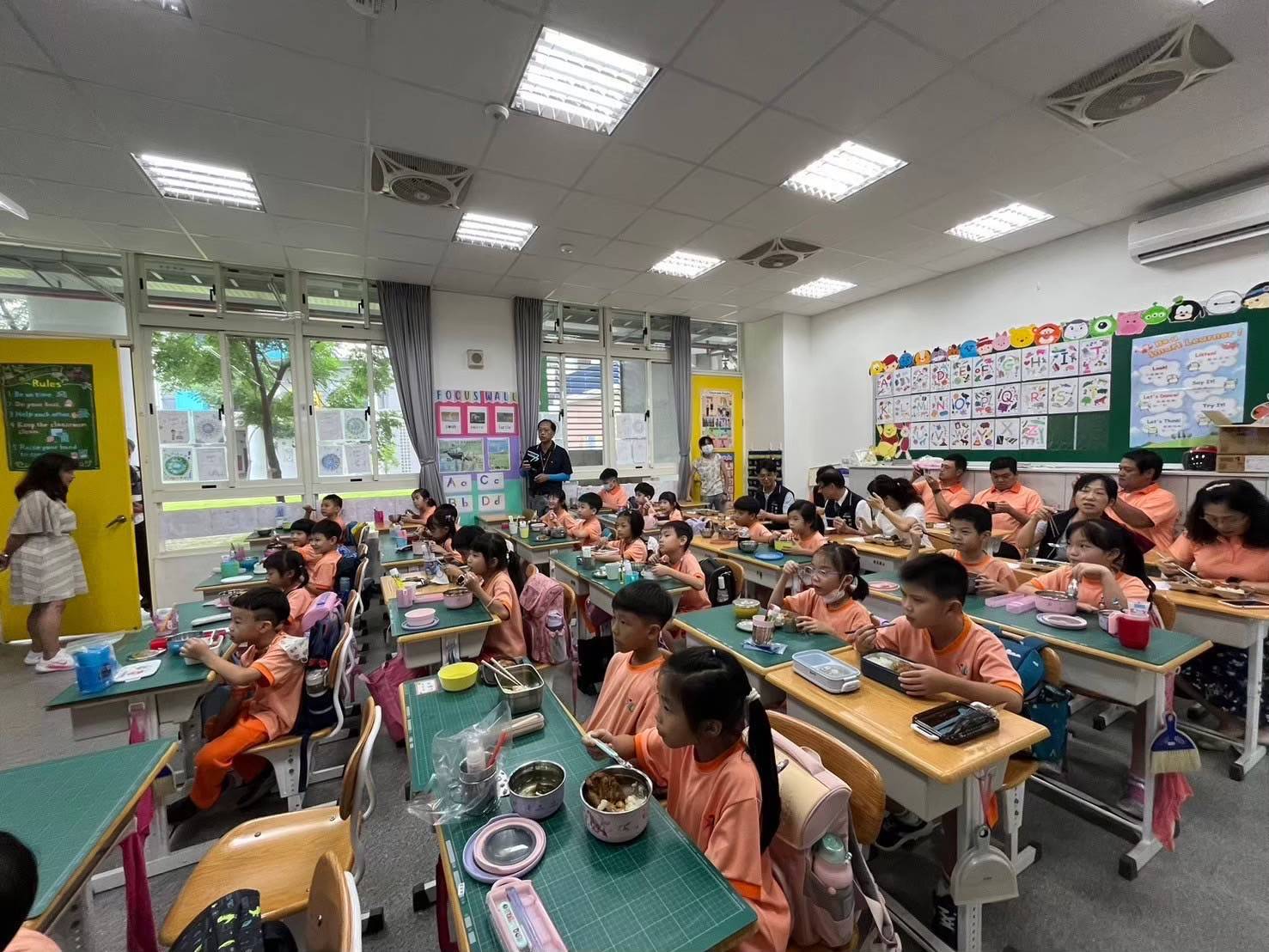 教育局啟動防疫因應措施 11月底前禁止使用溫體豬 確保校園午餐豬肉食材安全無虞 教育局啟動防疫因應措施 11月底前禁止使用溫體豬 確保校園午餐豬肉食材安全無虞