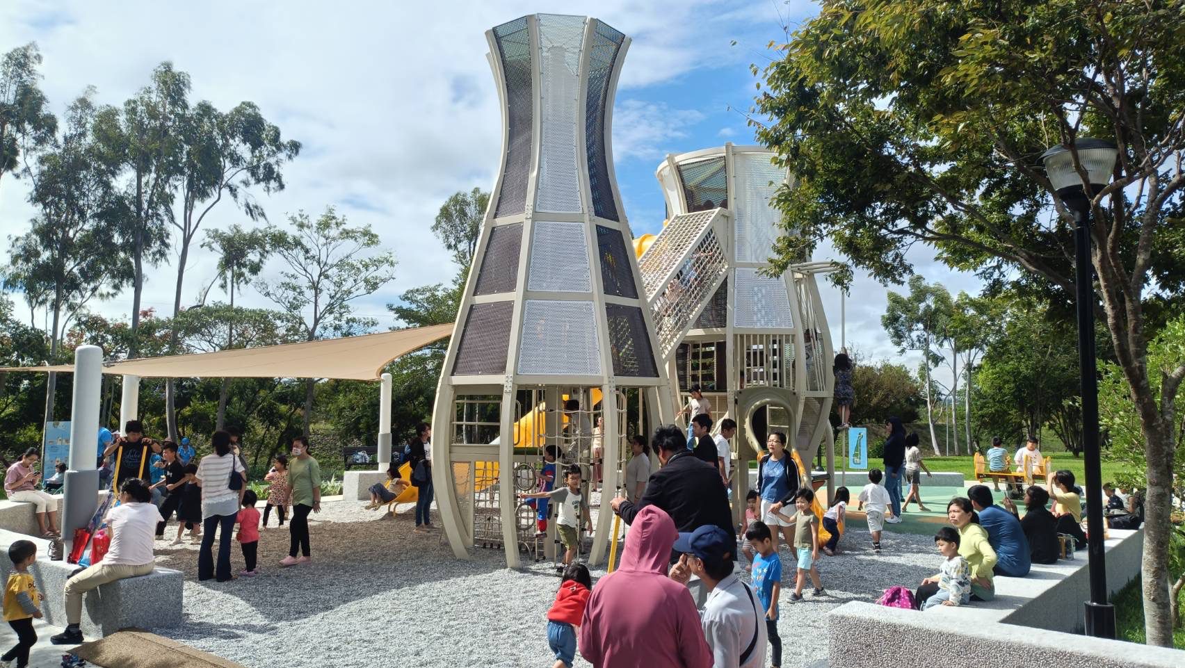 台中親子出遊新去處！　后里環保公園「孩籽世界遊戲場」攀爬、彈跳、交通學習一次滿足