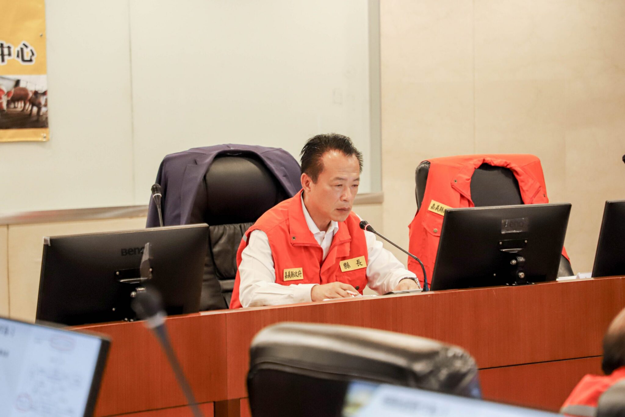 嘉縣府今27日召開「非洲豬瘟災害應變中心工作會議」決議　全面禁用廚餘養豬並輔導業者轉型