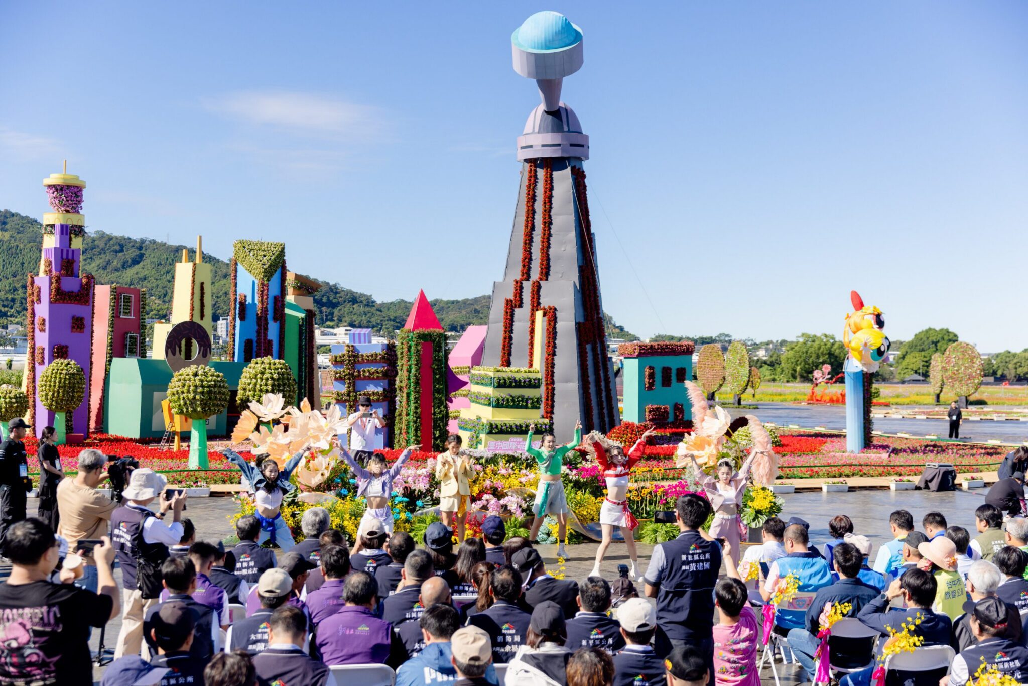 史上最大主花毯亮相!飛天小女警主題裝置與限定主題館領航花海奇幻冒險 史上最大主花毯亮相!飛天小女警主題裝置與限定主題館領航花海奇幻冒險