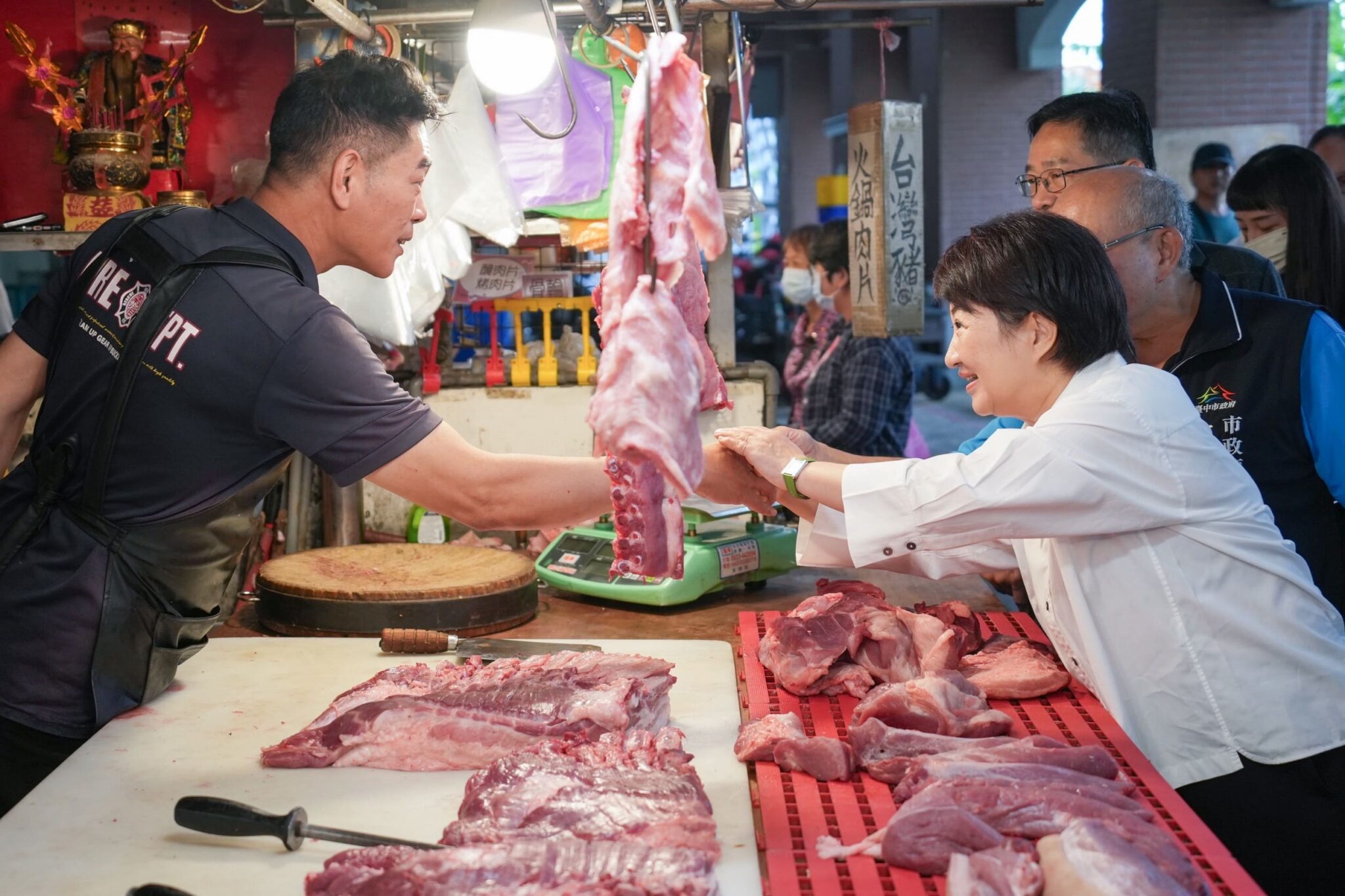 豬肉攤開市！盧秀燕赴市場關心豬肉供需、價量情形　提供安全衛生美味國產豬肉