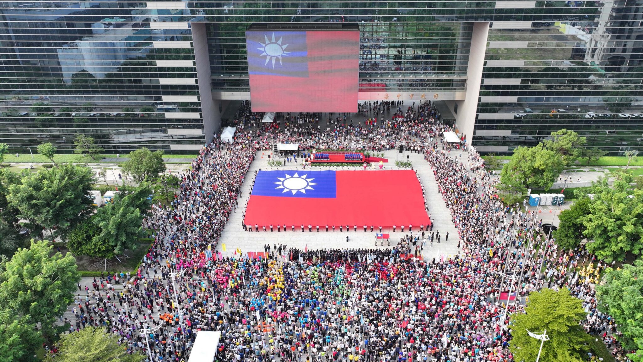 Hi8全城開趴迎新年！　 台中115年元旦升旗　幸運「8」凝聚城市力量