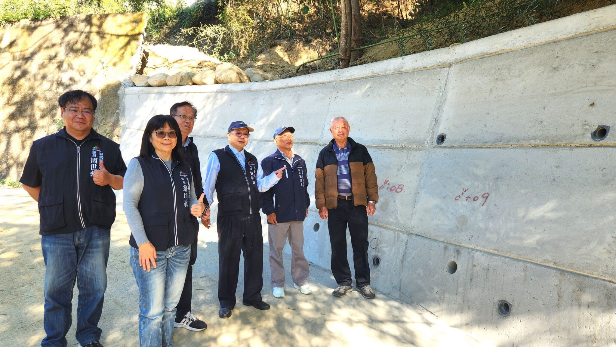 豪雨災後復建到位 東勢區隆興里農路擋土牆修復完成　民政局長：保障農產運輸與通行安全