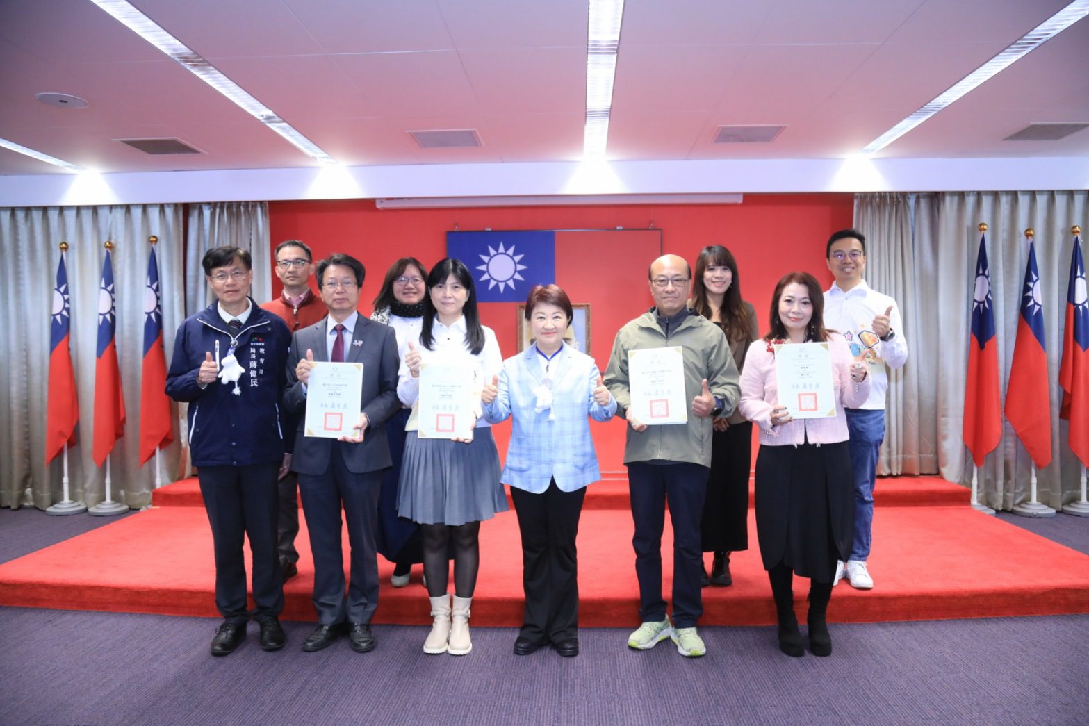 中市「績優學校獎」獲獎全國之冠 盧市長表揚藝術教育、社會教育貢獻獎得主 中市「績優學校獎」獲獎全國之冠 盧市長表揚藝術教育、社會教育貢獻獎得主