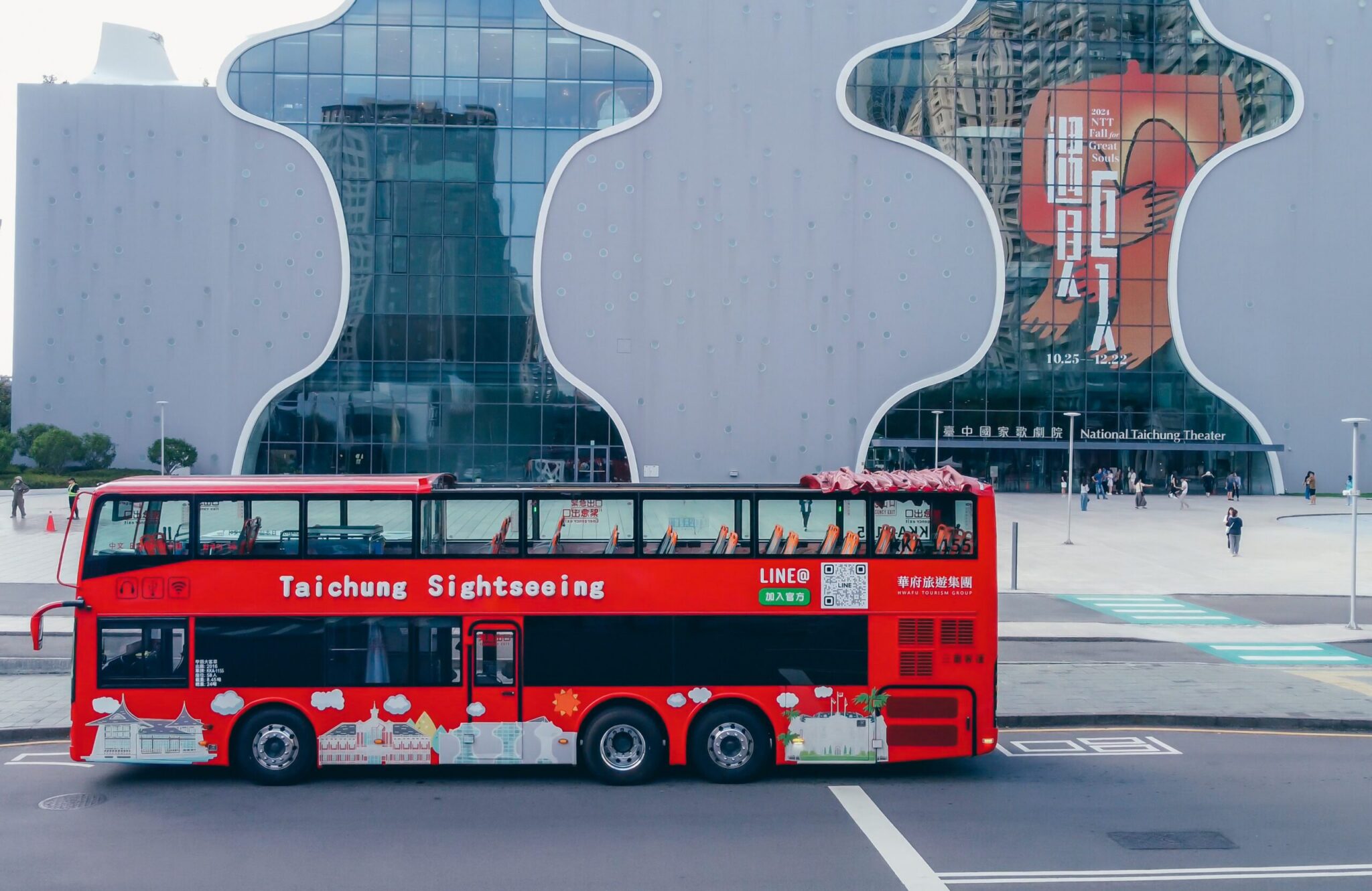 全景玻璃天窗賞風光! 中市雙層觀光巴士推出台中台北雙城優惠 全景玻璃天窗賞風光! 中市雙層觀光巴士推出台中台北雙城優惠