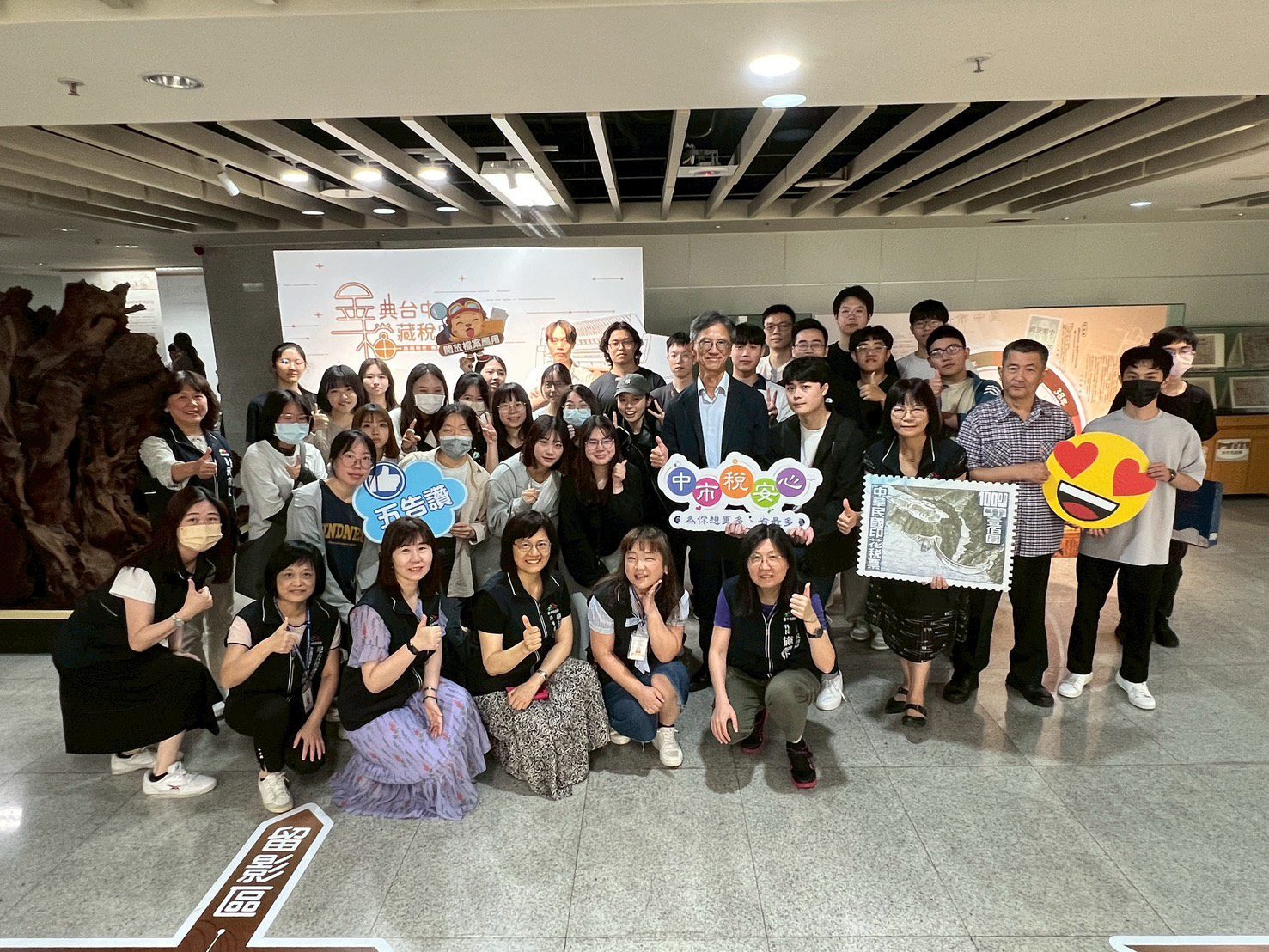 實境教學再＋1！　靜宜大學法律系參觀中市地稅局「金典台中 檔藏稅史」與AI智慧客服