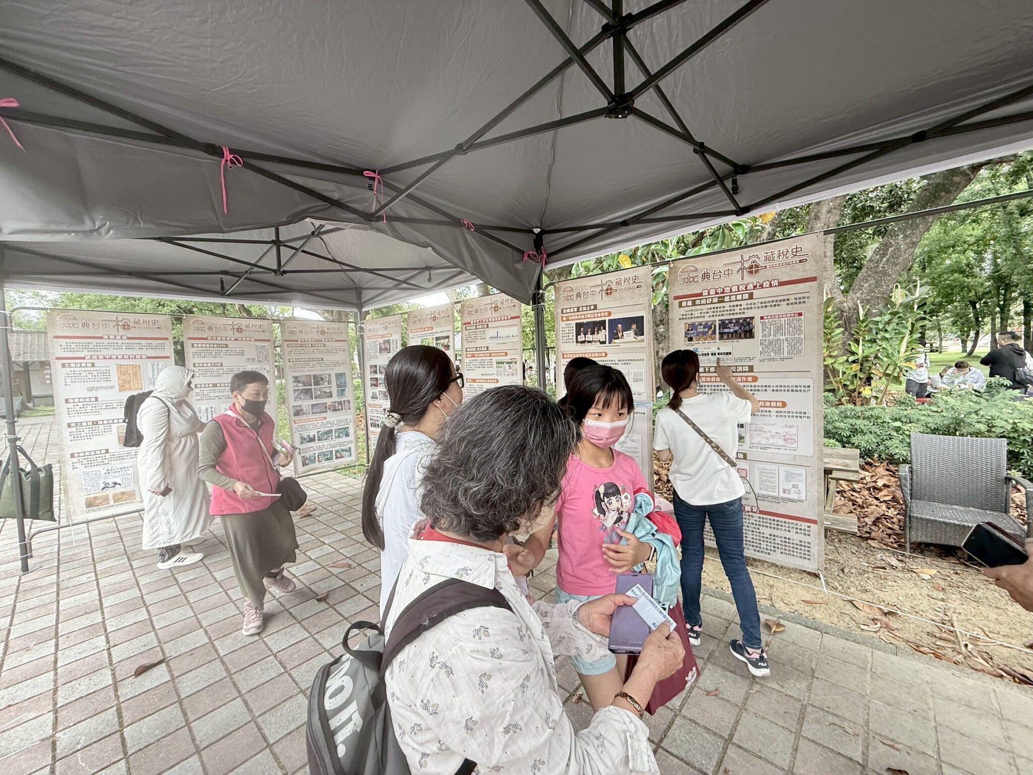跟著瘋馬去后里　台中地稅局「金典台中 檔藏稅史」巡迴展后里馬場登場