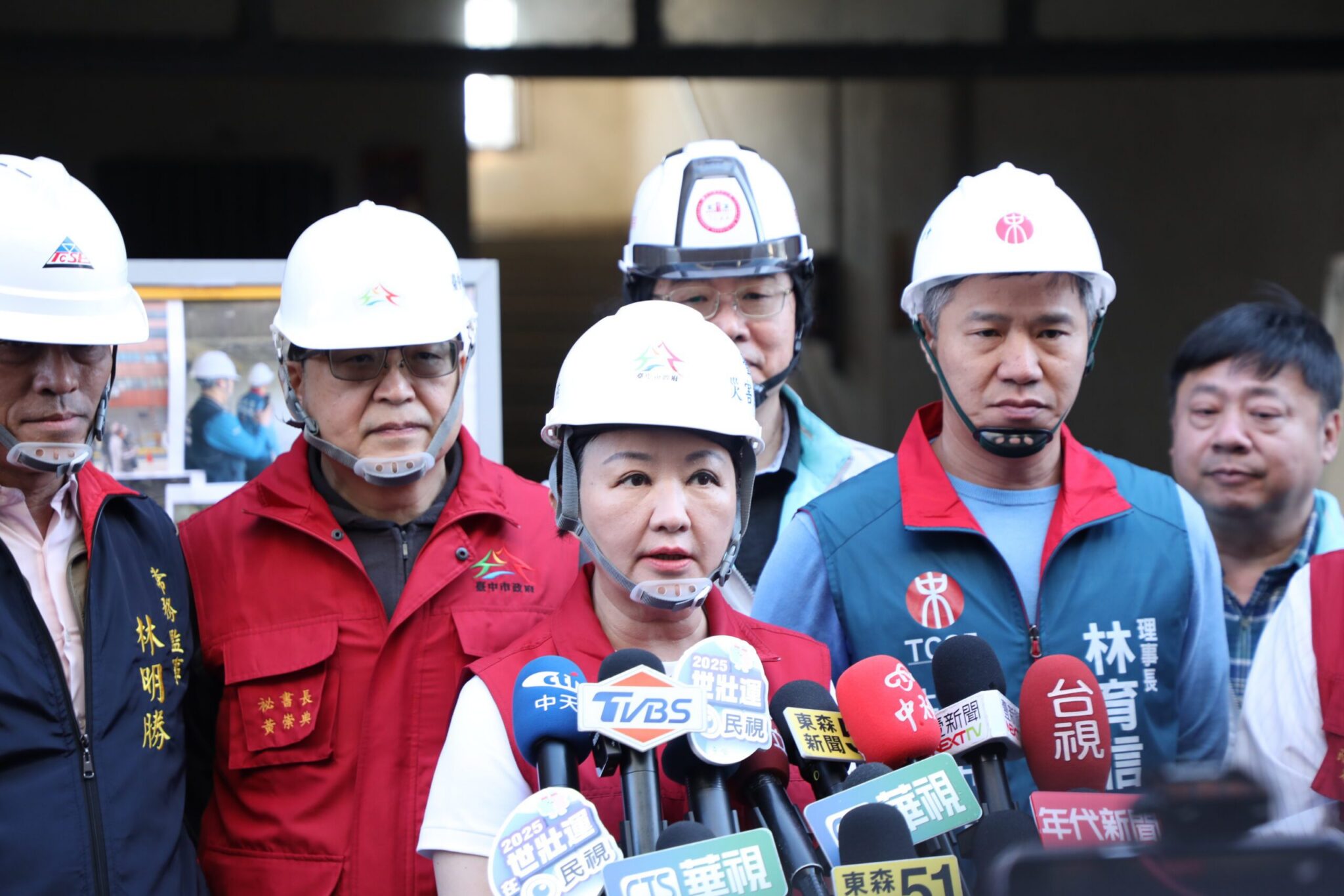 清水老舊大樓塌陷跨局處動員搶災　盧市長探視受災戶允全力協助