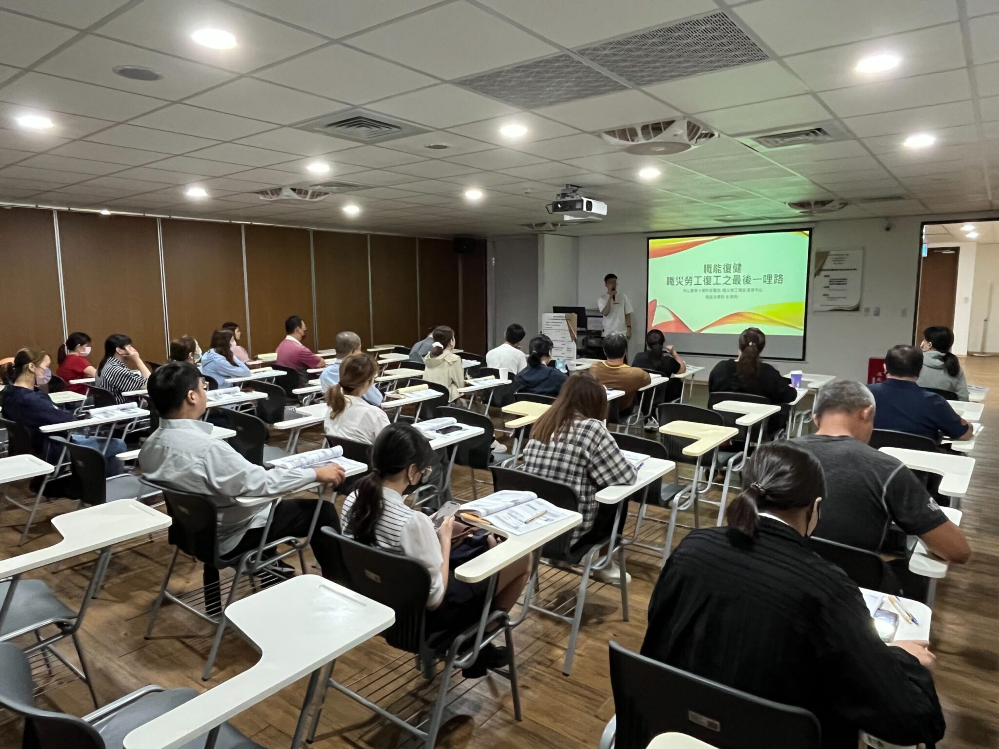 助職災勞工安心回歸職場! 中市勞工局辦理6場次「協助職災勞工重返職場宣導會」 助職災勞工安心回歸職場! 中市勞工局辦理6場次「協助職災勞工重返職場宣導會」