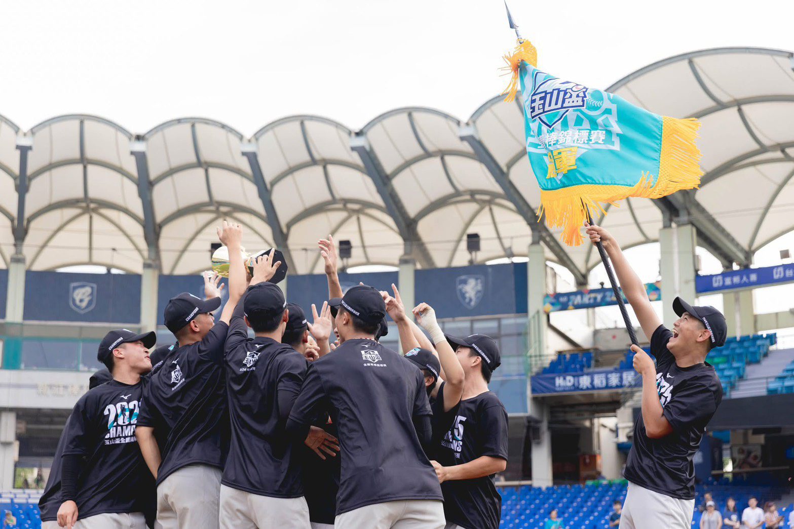 榮耀再現！台中青棒睽違15年再奪玉山盃冠軍