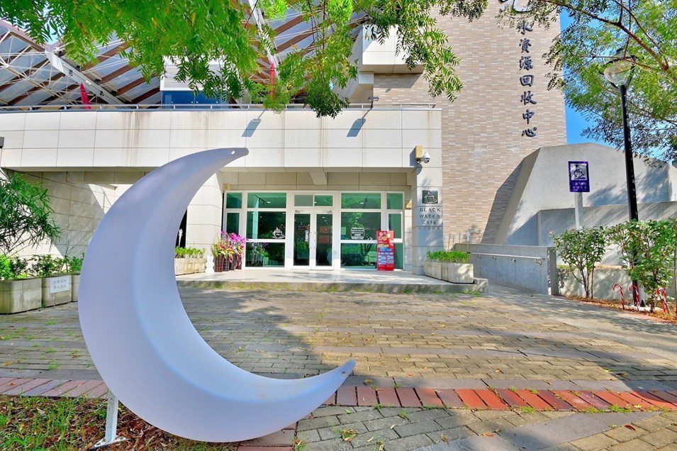 打造文青打卡新熱點！　向上國中美術班班展於新光水資中心黑水號咖啡廳開幕