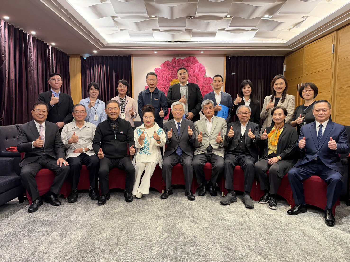 白冰冰聯絡殉職員警曹立民遺孀 佩服她自立自強撫養小孩 白冰冰聯絡殉職員警曹立民遺孀 佩服她自立自強撫養小孩