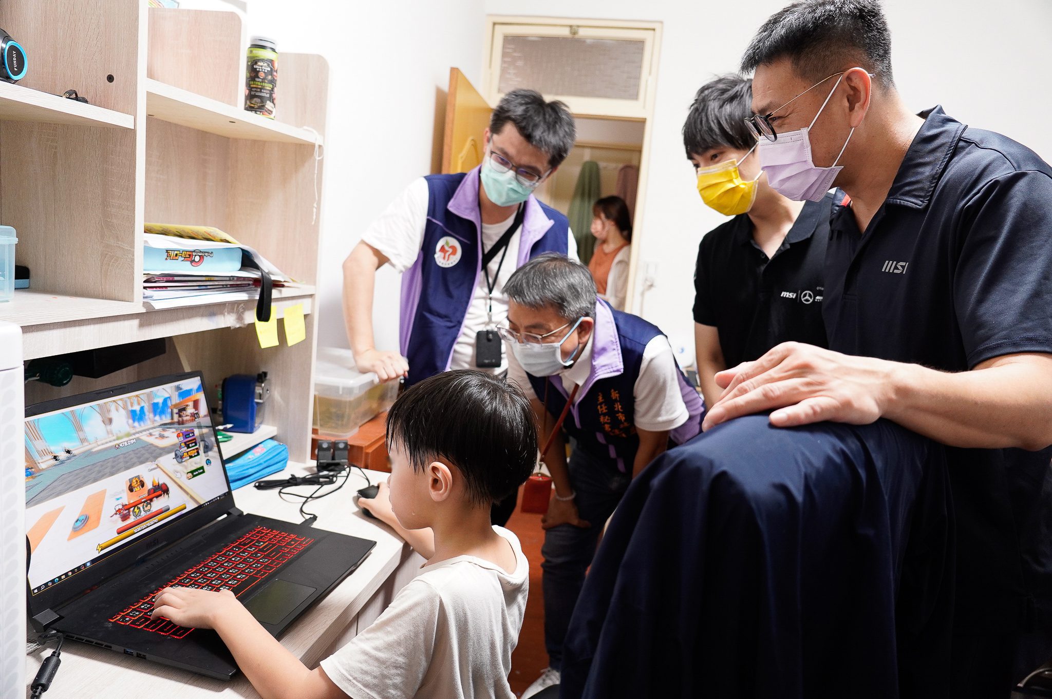 微星科技捐再生筆電助新北弱勢　公益「微」光點點成「星」