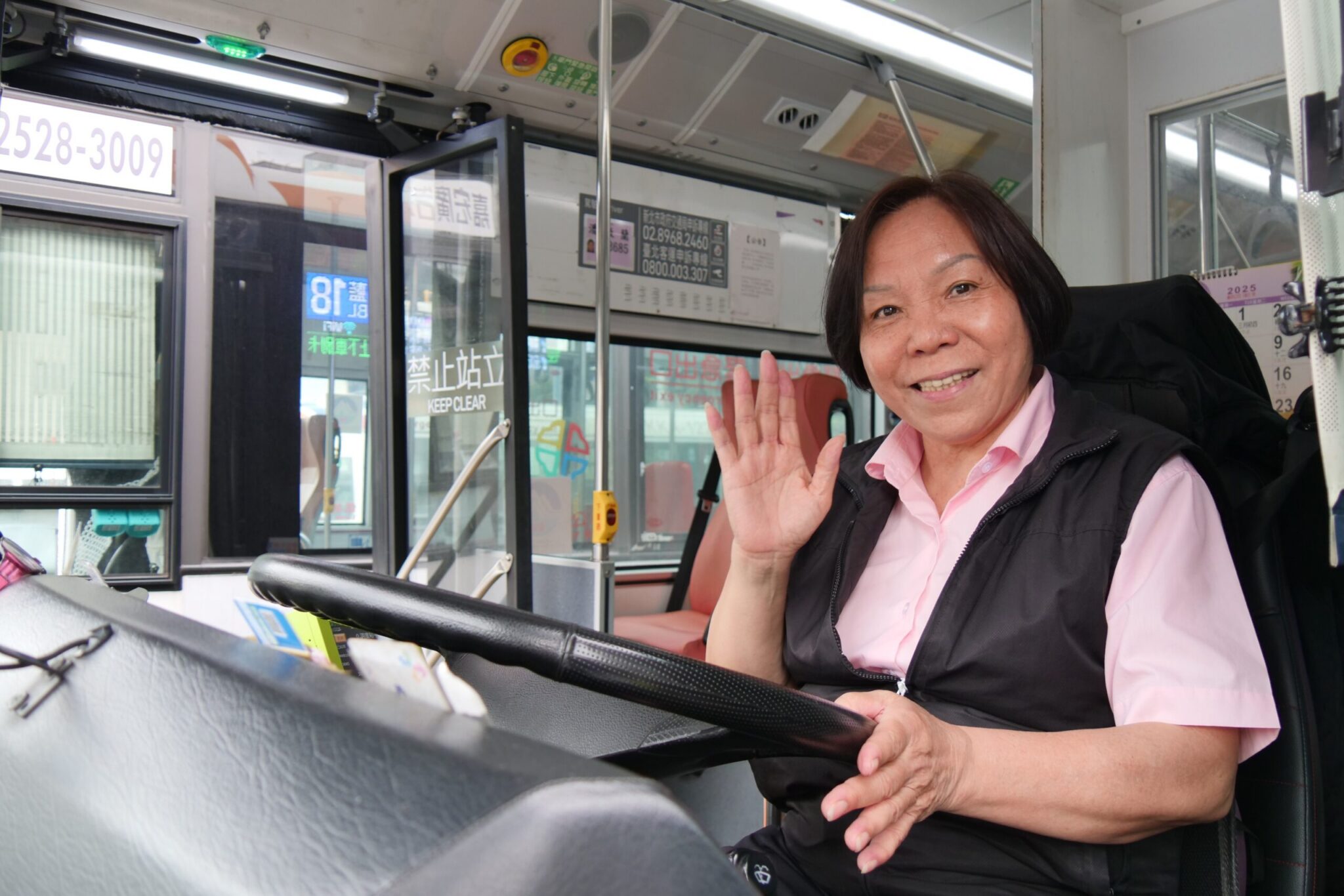 母親節快樂　公車媽媽駕駛的運轉手人生　 樂在工作乘客變粉絲