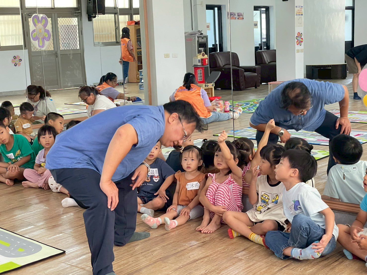 選玩具看孩子的生活脈絡 新北早療資源中心到偏區親職篩檢 選玩具看孩子的生活脈絡 新北早療資源中心到偏區親職篩檢