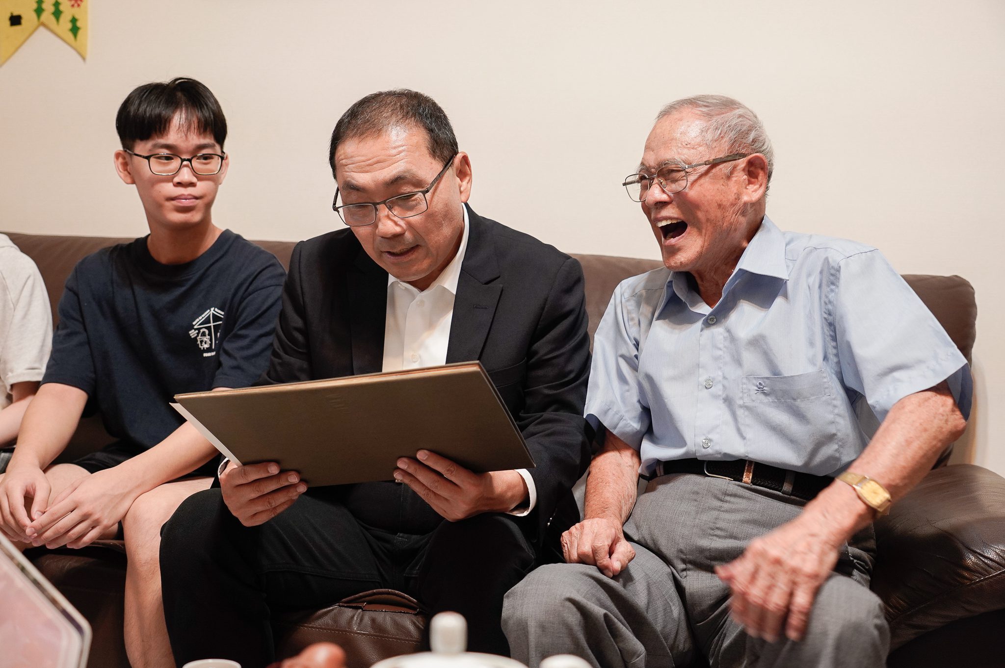 新北模範父親代表陳和國　保家衛國曾獲勳章　侯友宜親往道賀