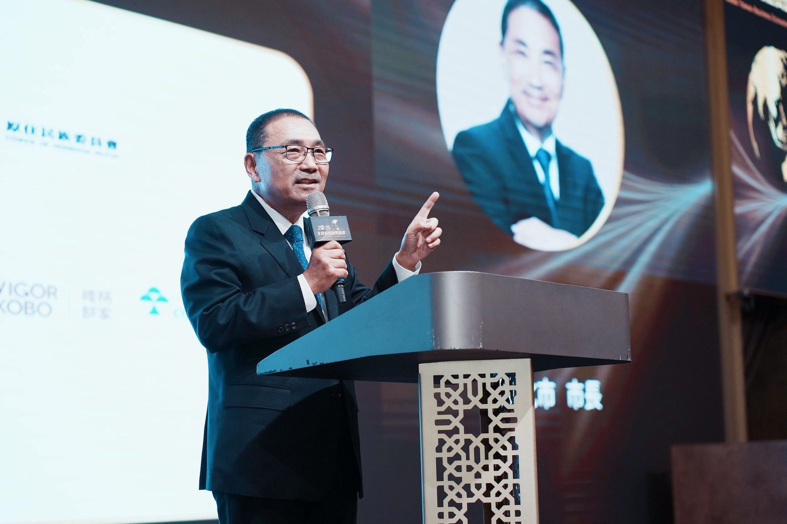 卓揆指普發1萬元只能買遙控飛機　侯友宜批對很多人很重要　不要離人民越來越遠　