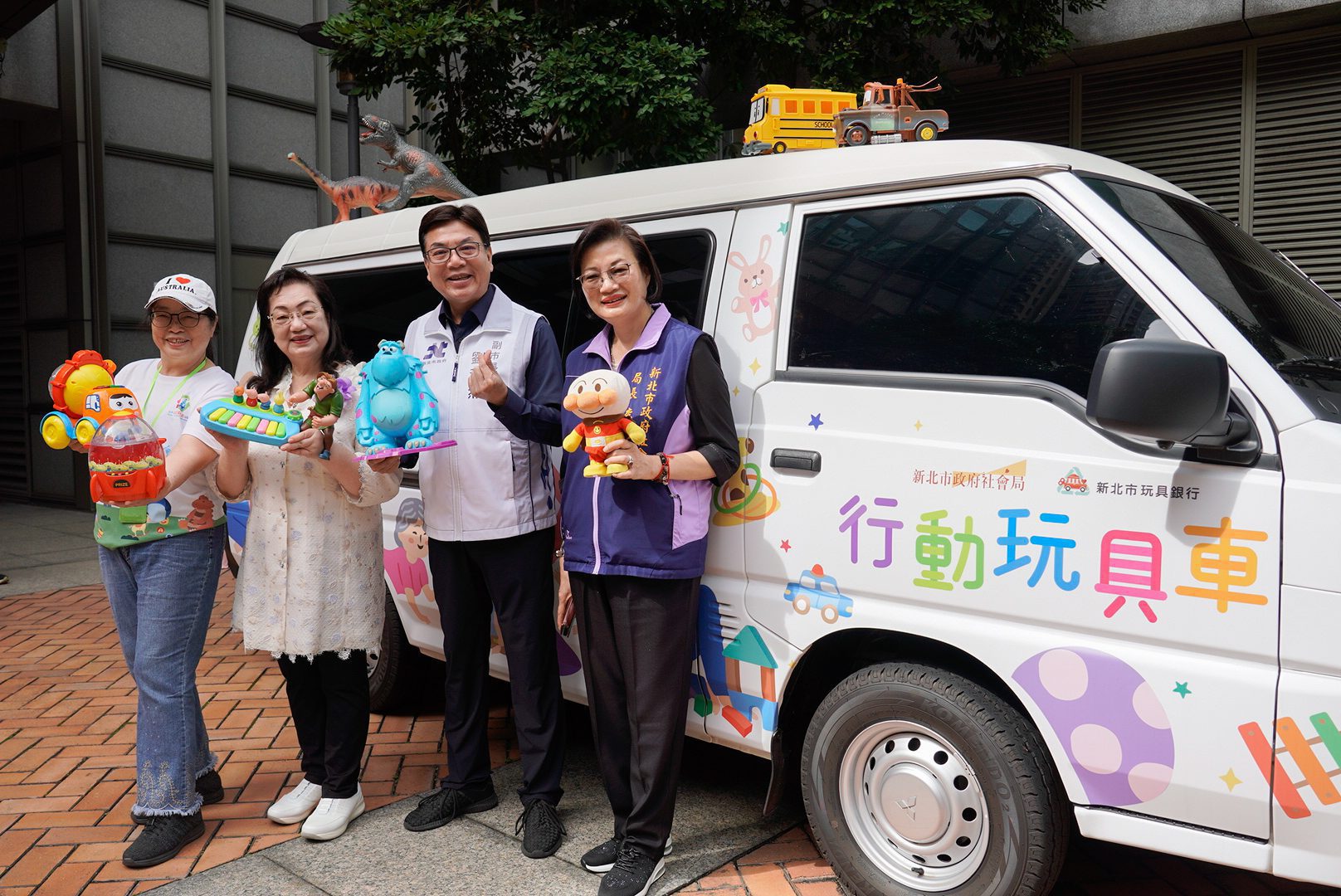 新北「行動玩具車」2.0版啟用　工商婦女協會捐贈　深入偏鄉老少共玩