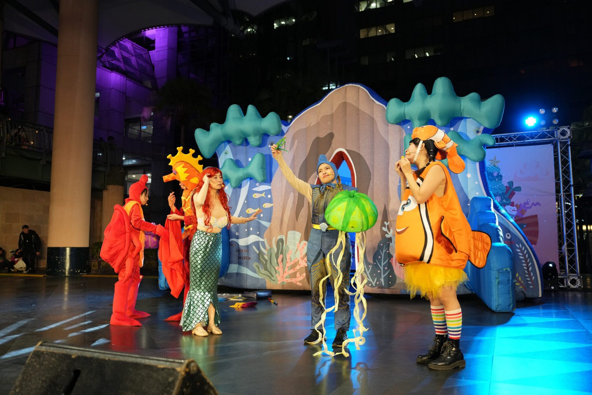 新北歡樂耶誕城 魔幻變裝大遊行熱鬧踩街今登場 新北歡樂耶誕城 魔幻變裝大遊行熱鬧踩街今登場