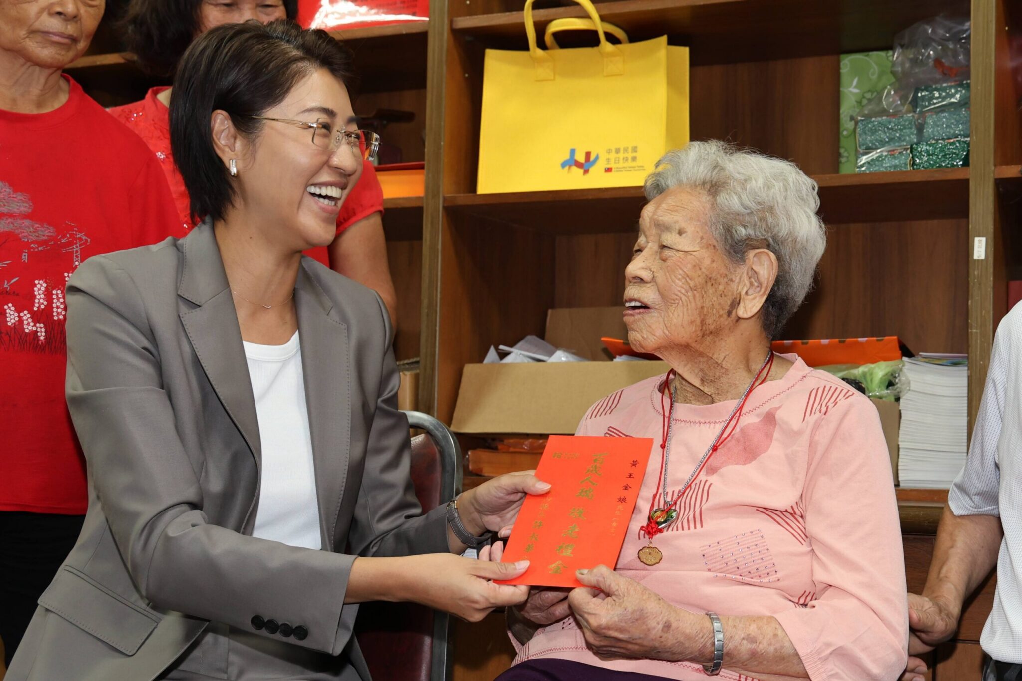 重陽孝親許縣長敬老訪人瑞　竹山黃王金娘105歲高齡　耳聰目明行動自如好福氣