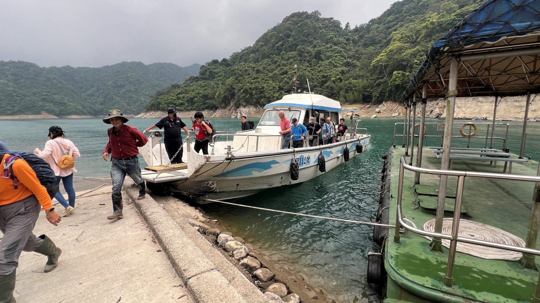 石碇墓區限定航道開通 翡翠水庫掃墓專船啟航 清明便捷祭祖 石碇墓區限定航道開通 翡翠水庫掃墓專船啟航 清明便捷祭祖