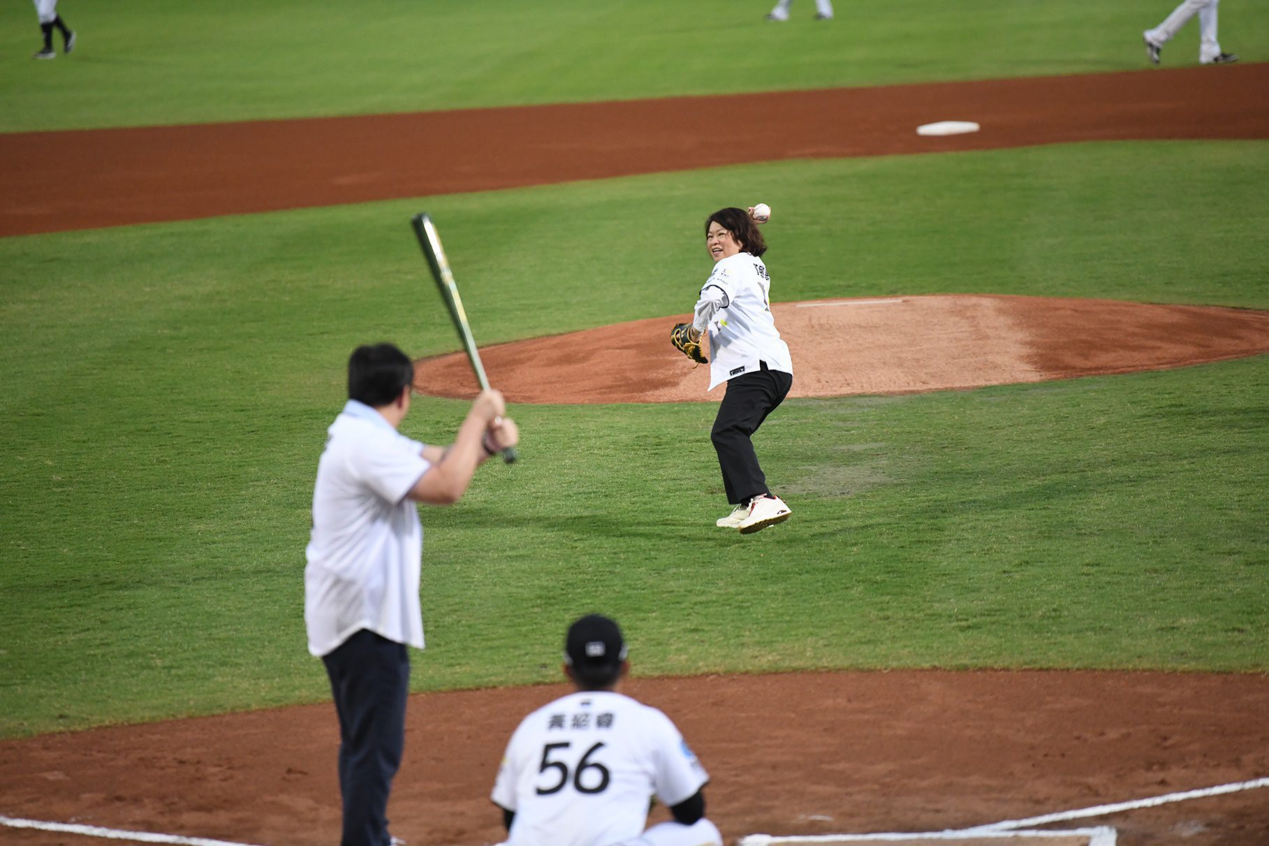 這一夜嘉義市沸騰了！中職開幕戰人潮寫10年新高