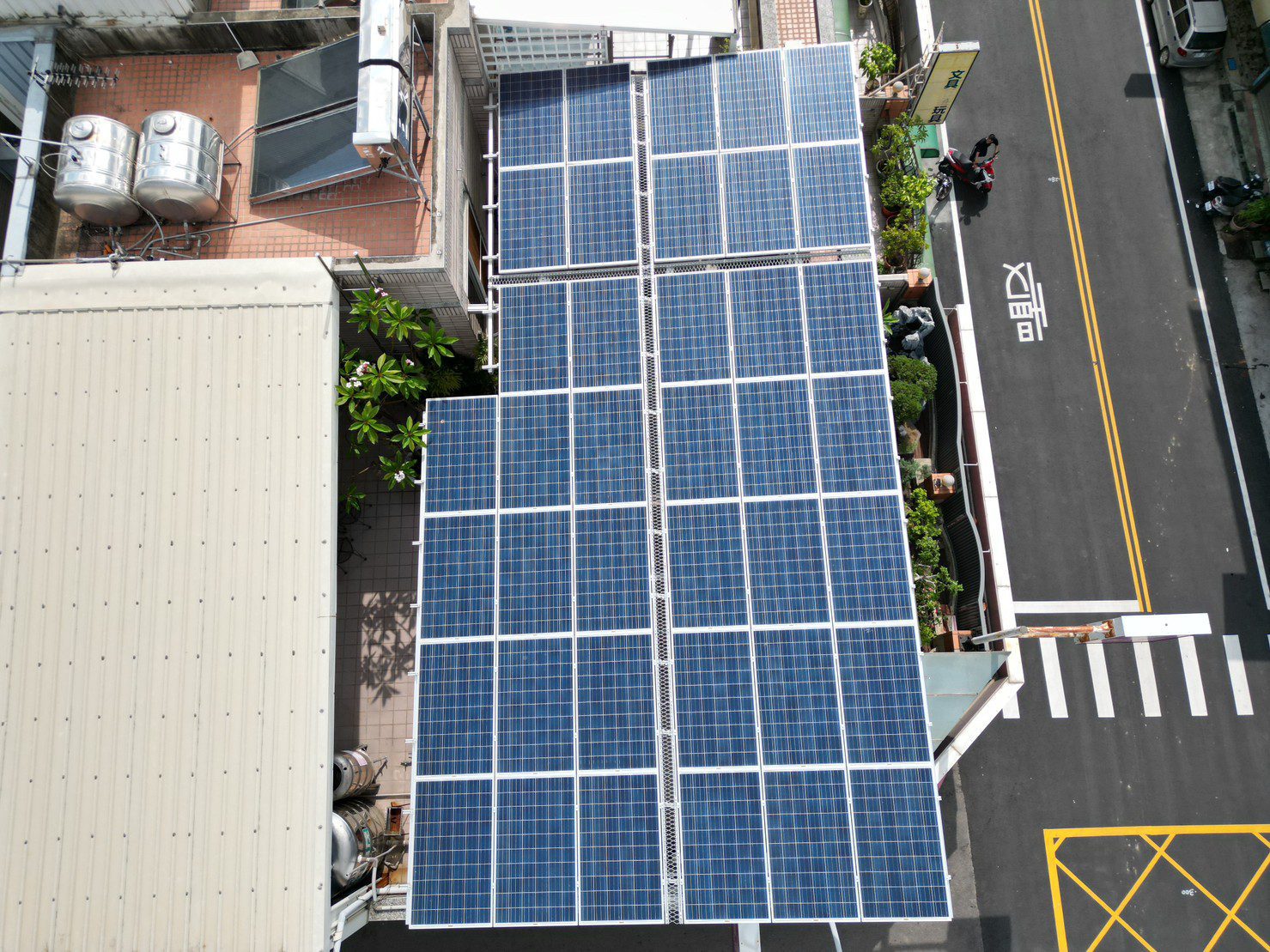 校校光電、公車全面電動化！嘉義市減碳47行動創雙百認證紀錄