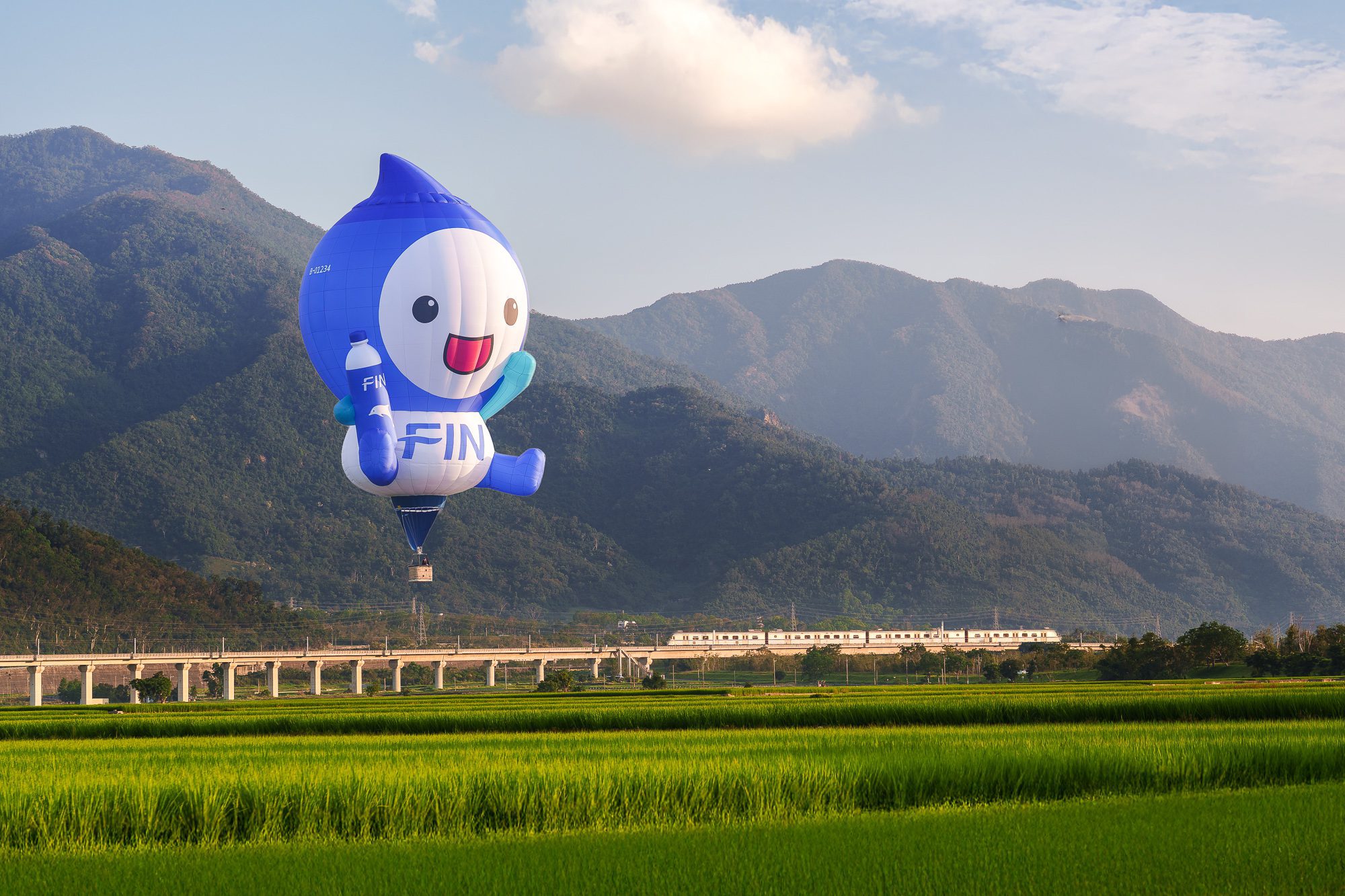 熱氣球嘉年華7/5登場　30公尺超萌巨星「FIN水寶」搶眼亮相