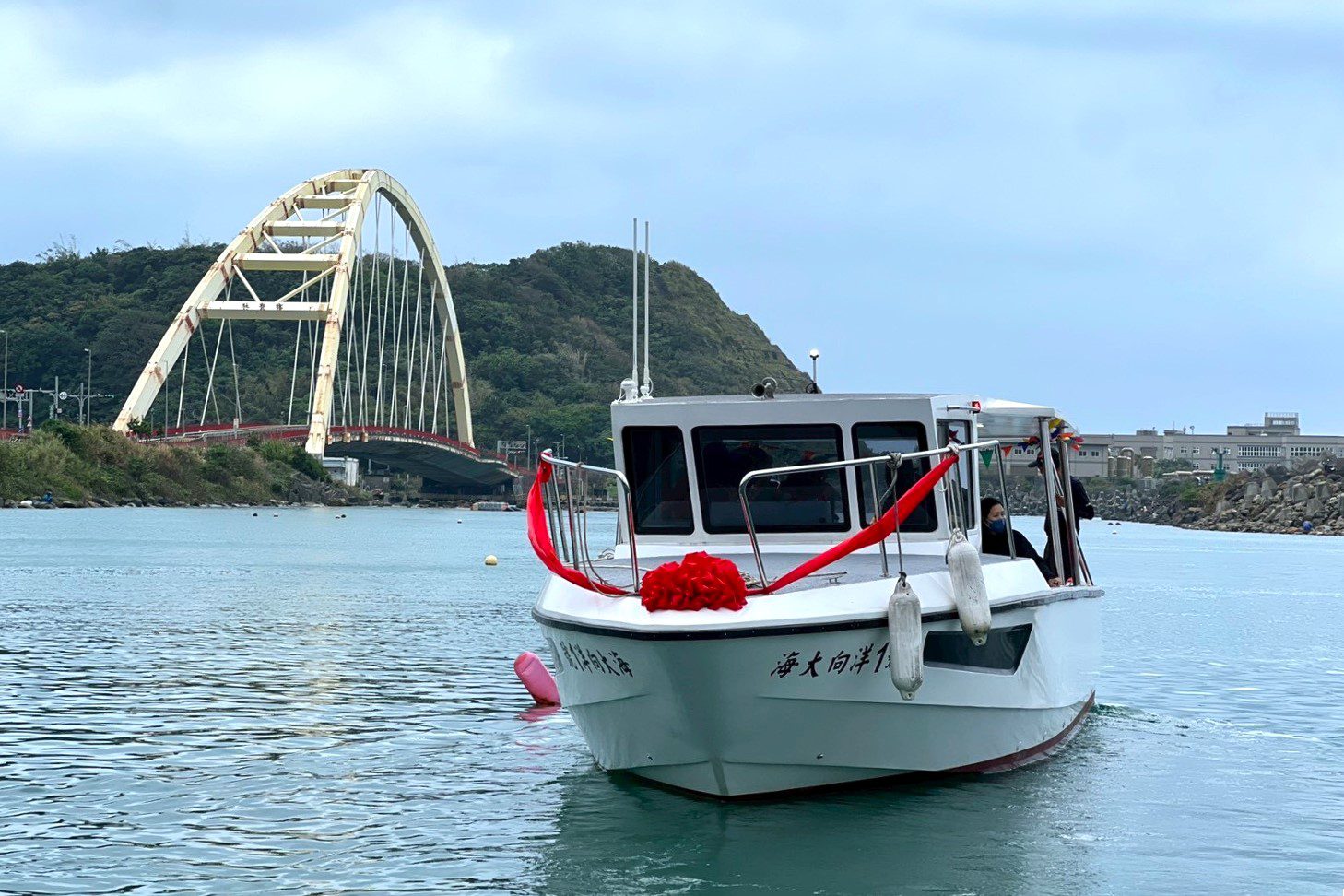 海大「向洋一號」無障礙遊艇正式下水 打造全民親海新平台 海大「向洋一號」無障礙遊艇正式下水 打造全民親海新平台