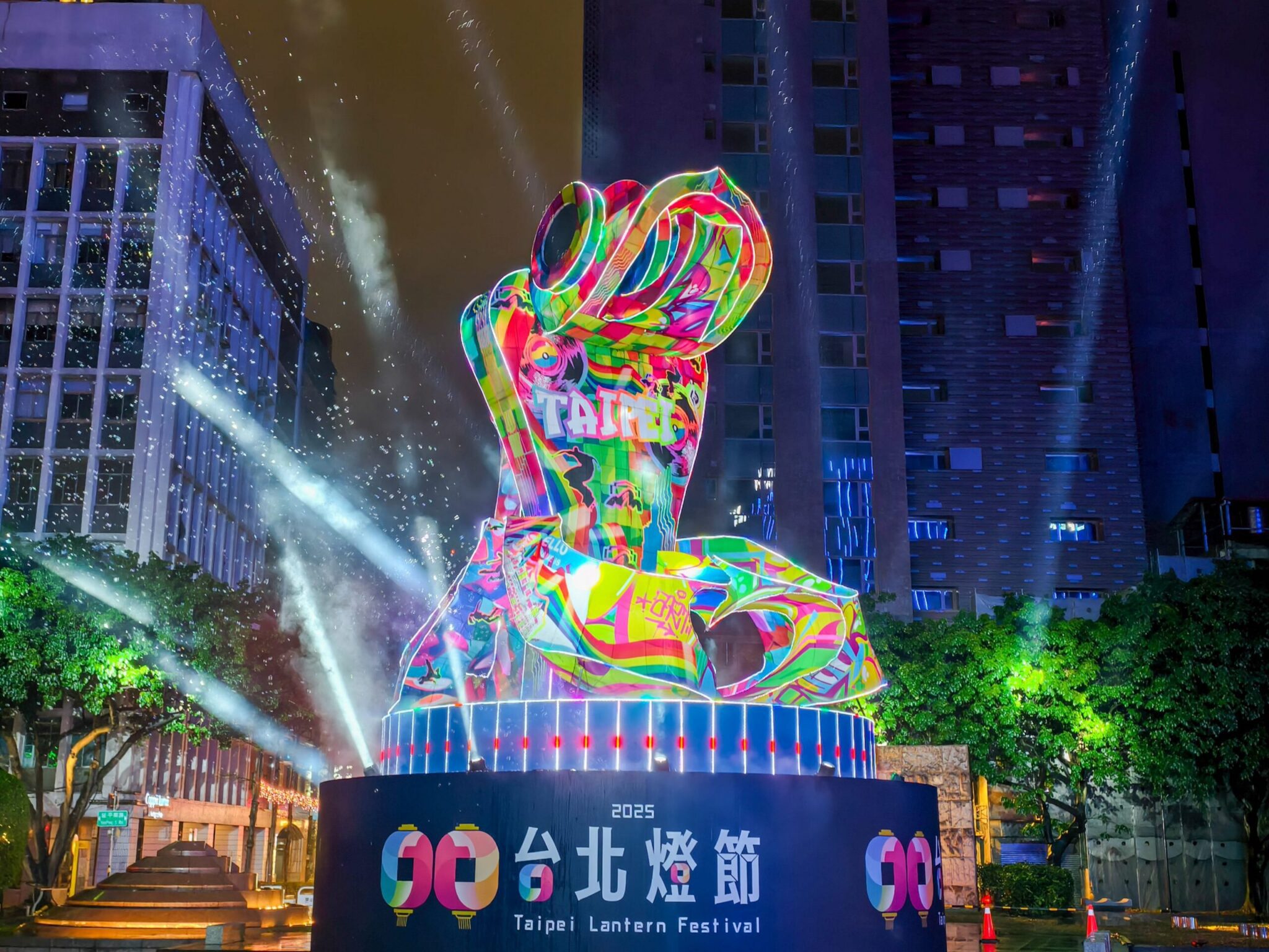 開箱台北燈節主燈「福蛇豆豆」科技與聲光交織　四大展區2/2全面啟動