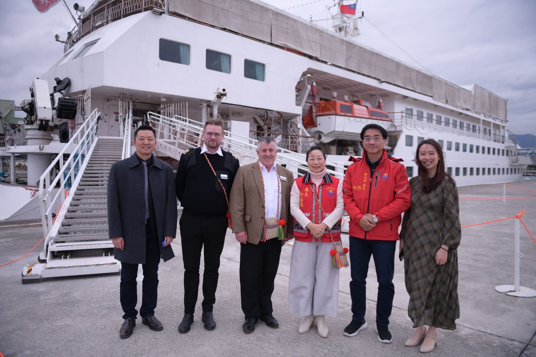 德國「望僕號」停泊花蓮港 全球最大海上圖書館開放迎客 德國「望僕號」停泊花蓮港 全球最大海上圖書館開放迎客