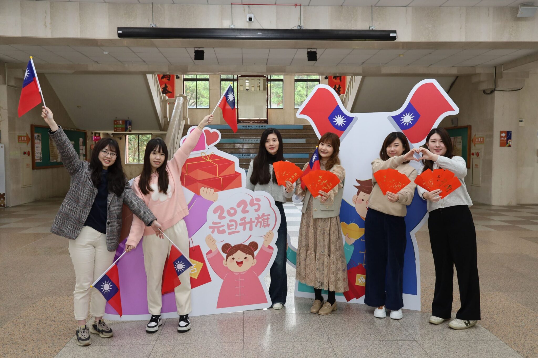 「蛇麼都發」紅包袋、愛心國旗汽球牆 竹縣邀親子開心迎新年 「蛇麼都發」紅包袋、愛心國旗汽球牆 竹縣邀親子開心迎新年