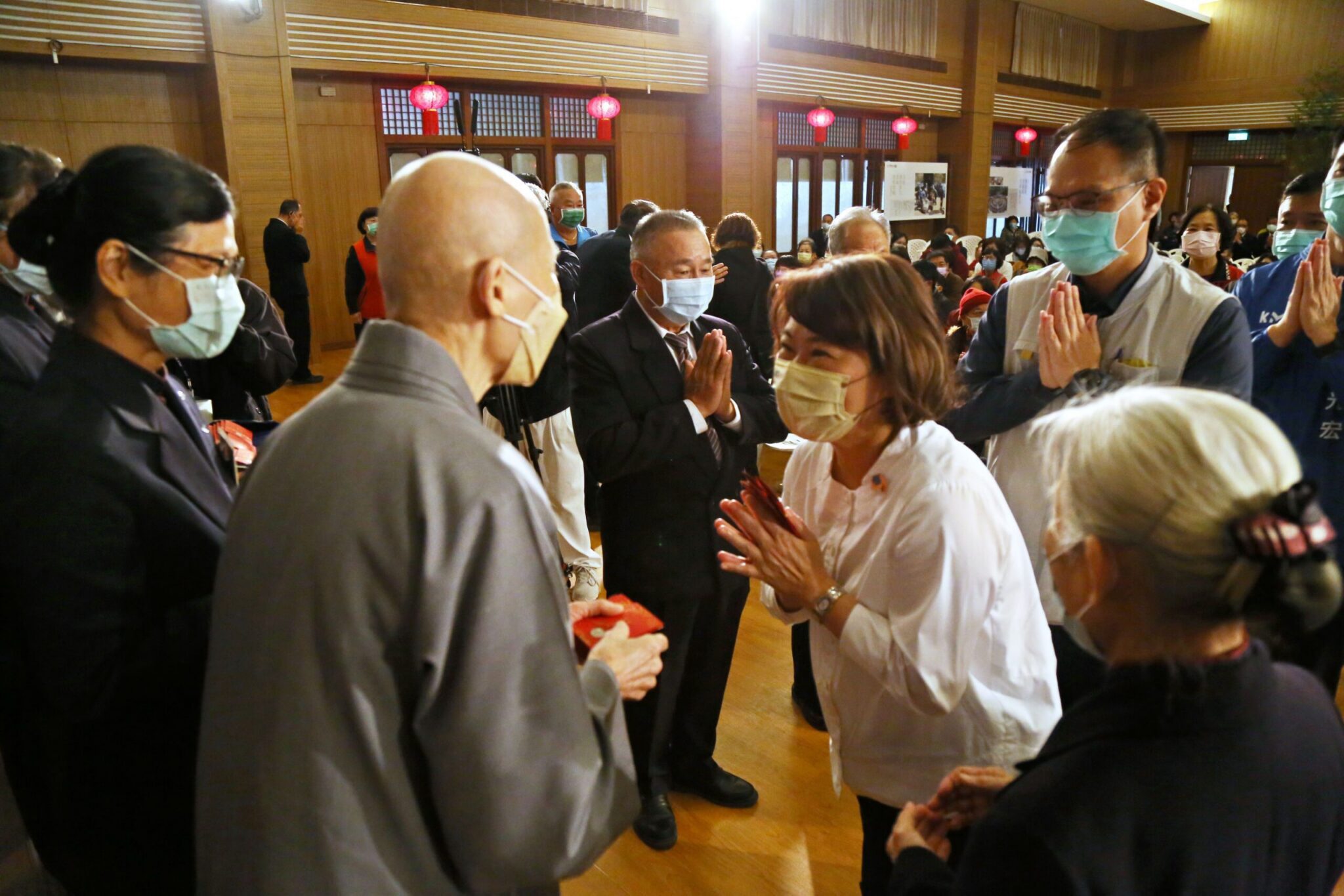 嘉義市長黃敏惠領福慧紅包　與慈濟共祈新年平安祥和