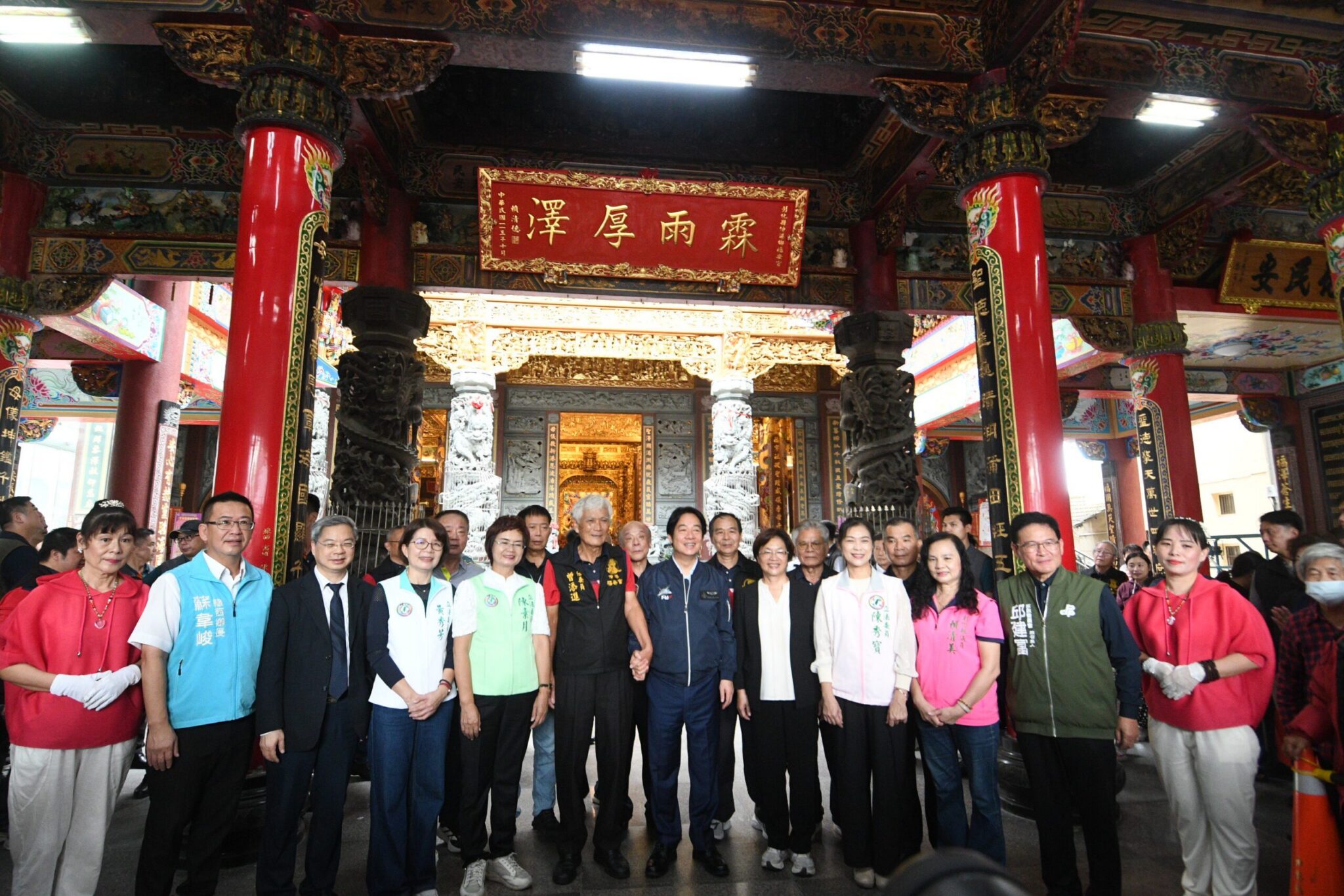 賴清德總統蒞臨伸港福安宮參香祈福　王縣長不忘宣傳把握機會來看設計展