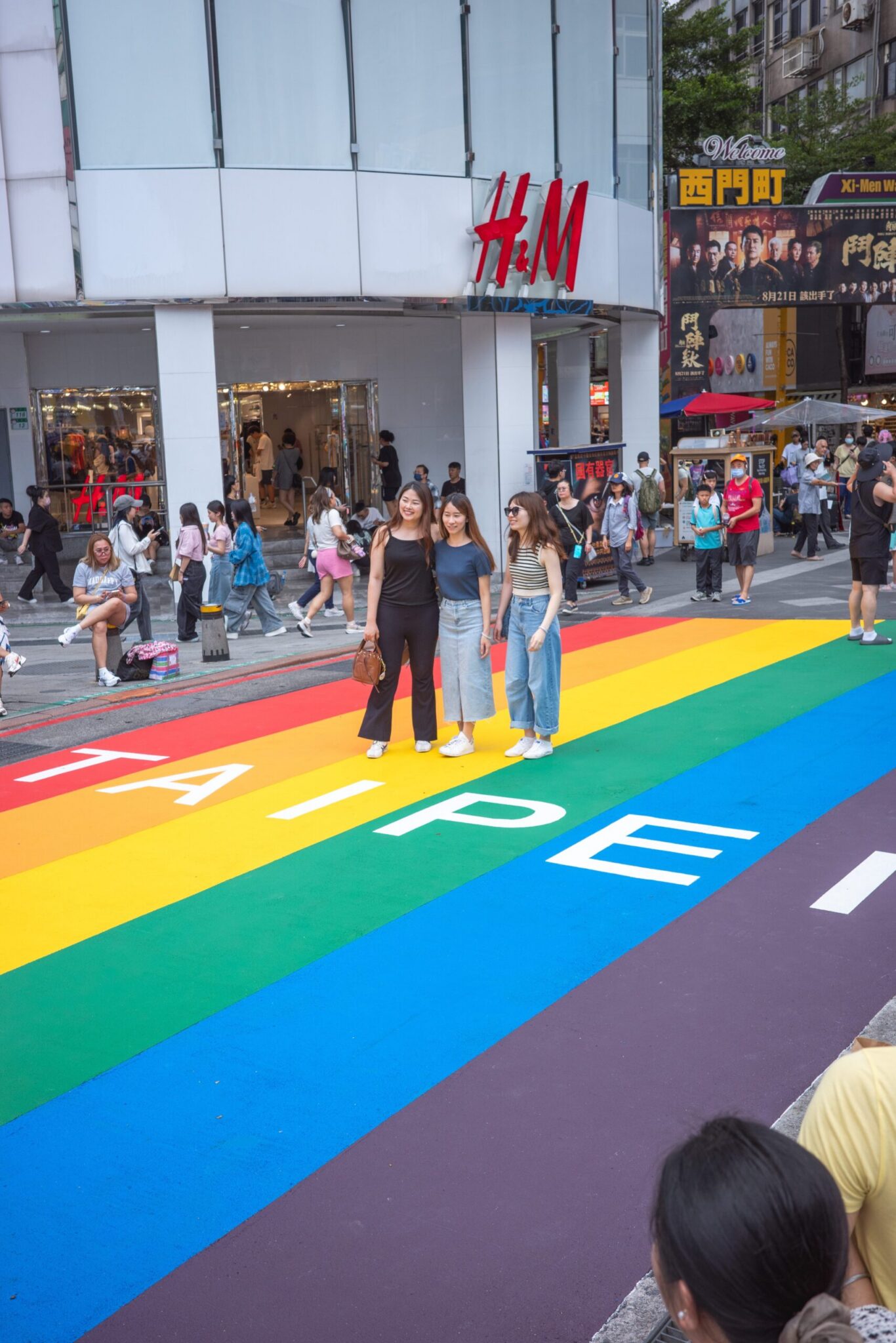 打卡熱點升級！西門町「彩虹6號」換新裝　迎接10月同志大遊行