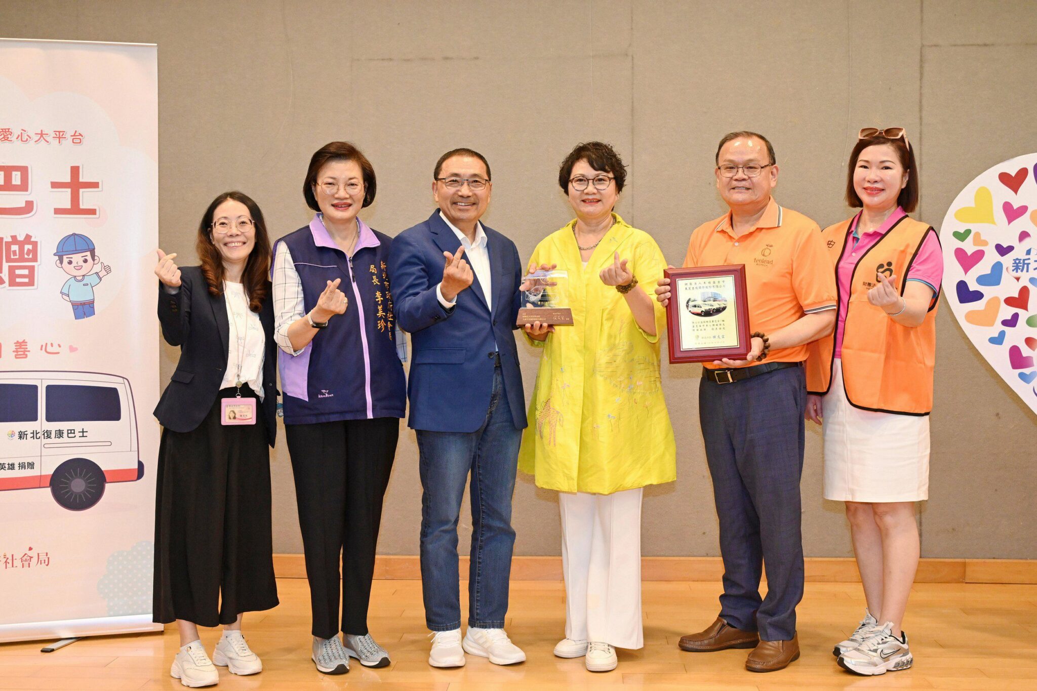 禾繕基金會、天麗生技共捐復康巴士　侯友宜感謝企業及民間單位支持公益